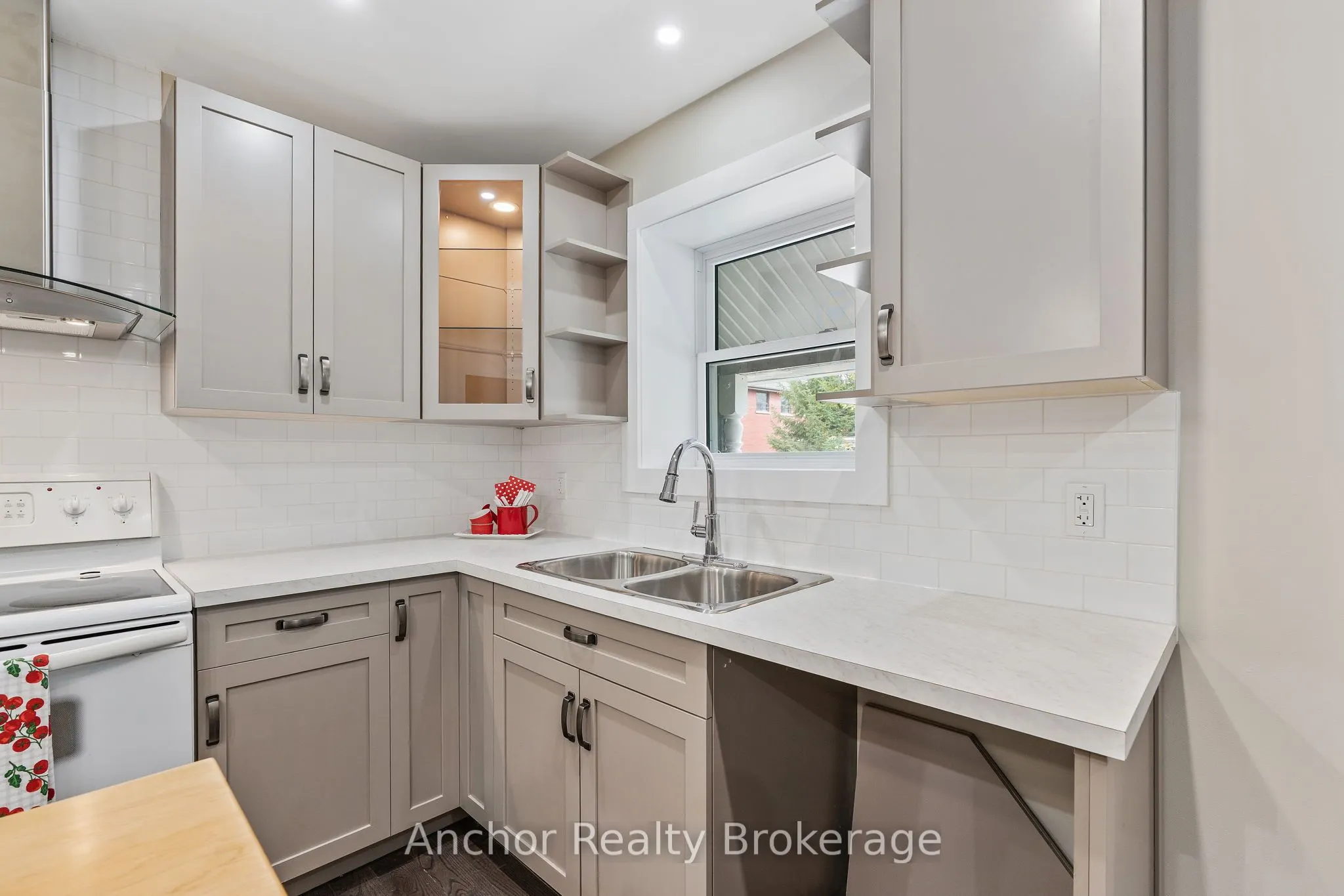 147 Talbot Street S