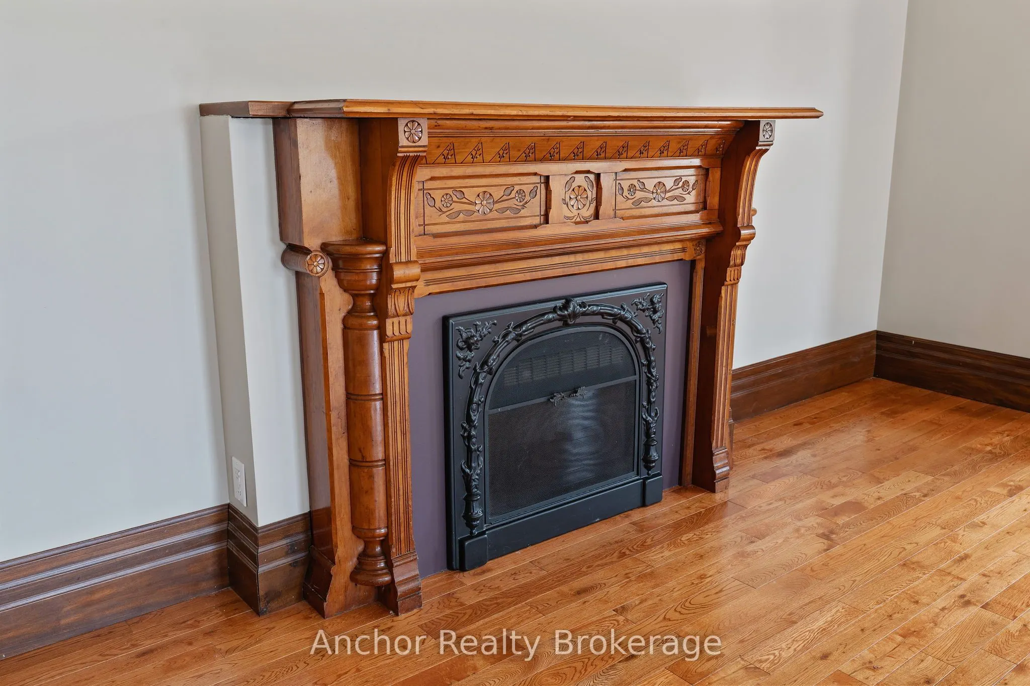 147 Talbot Street S