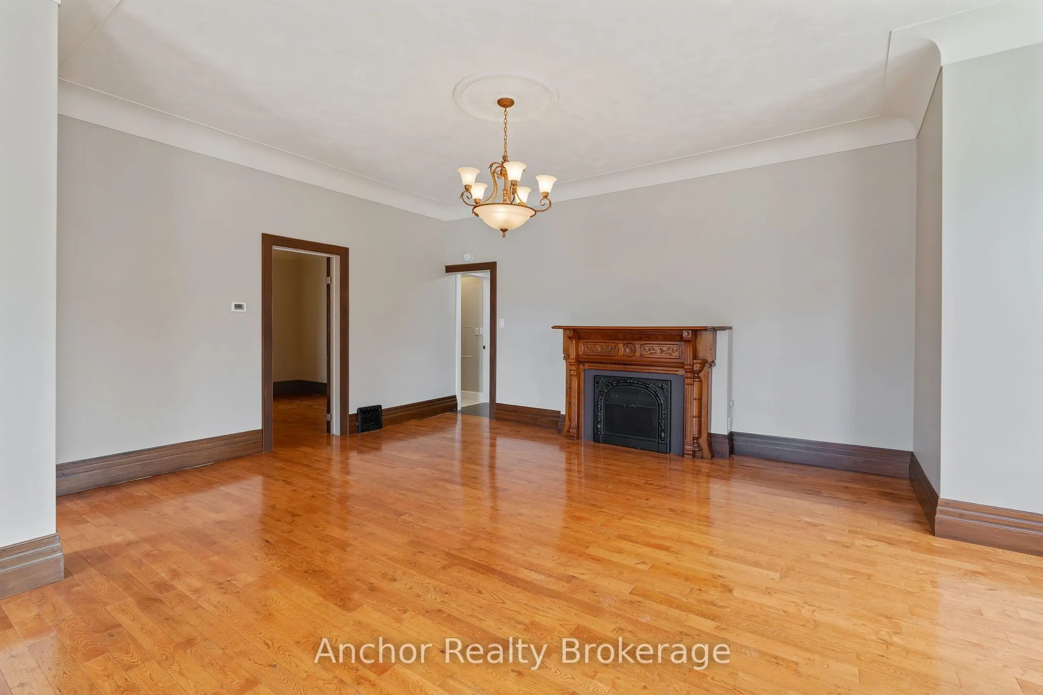 147 Talbot Street S