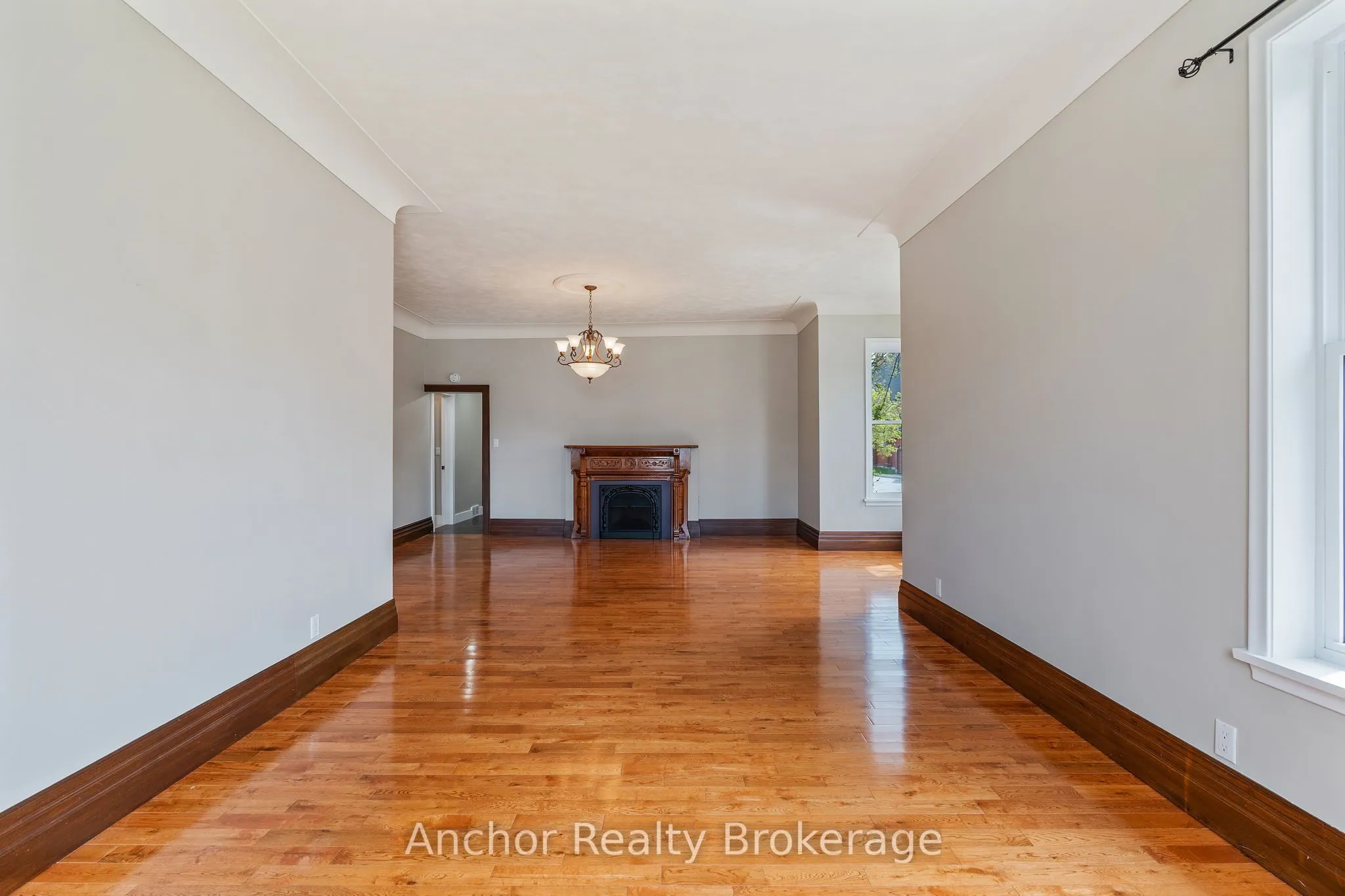 147 Talbot Street S