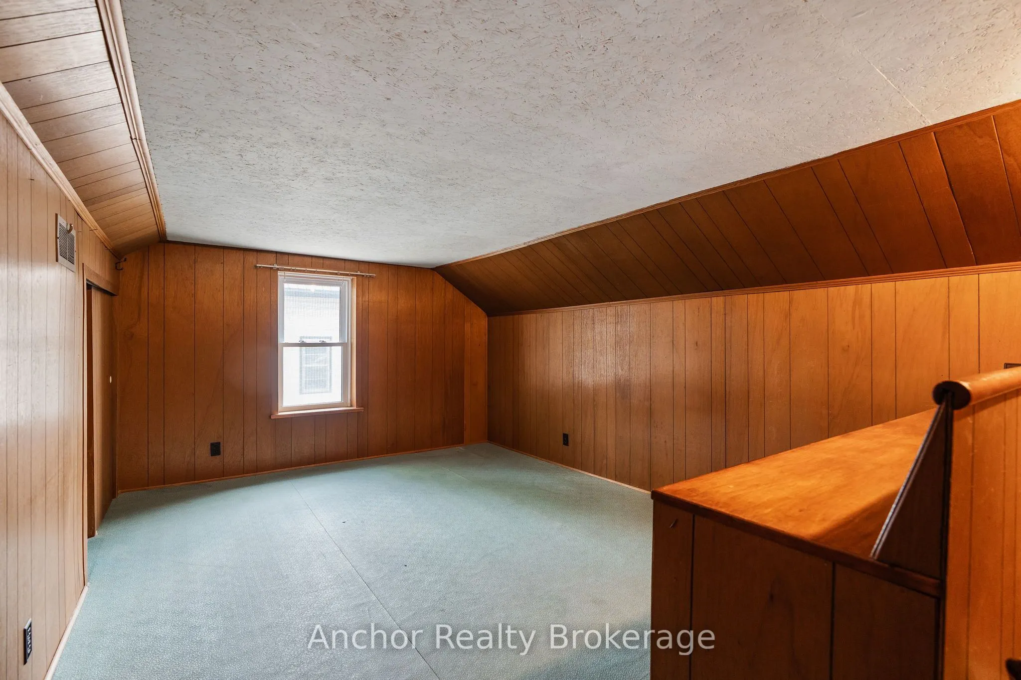 147 Talbot Street S
