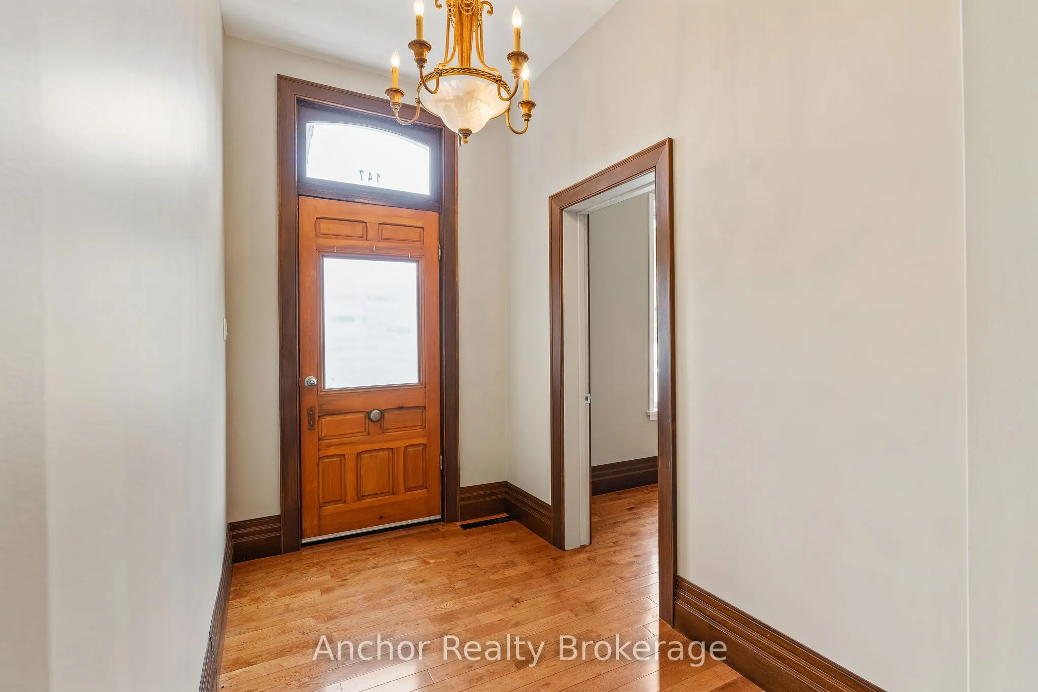 147 Talbot Street S