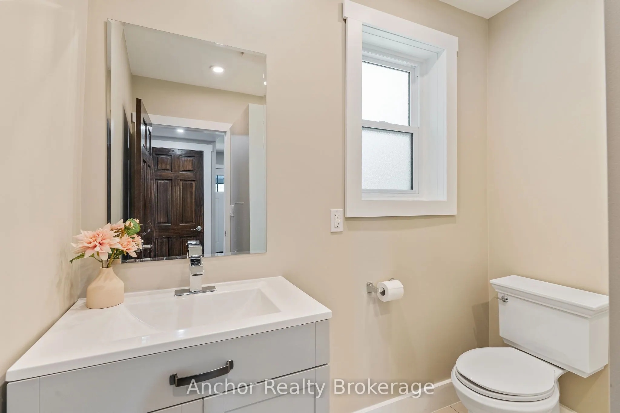 147 Talbot Street S