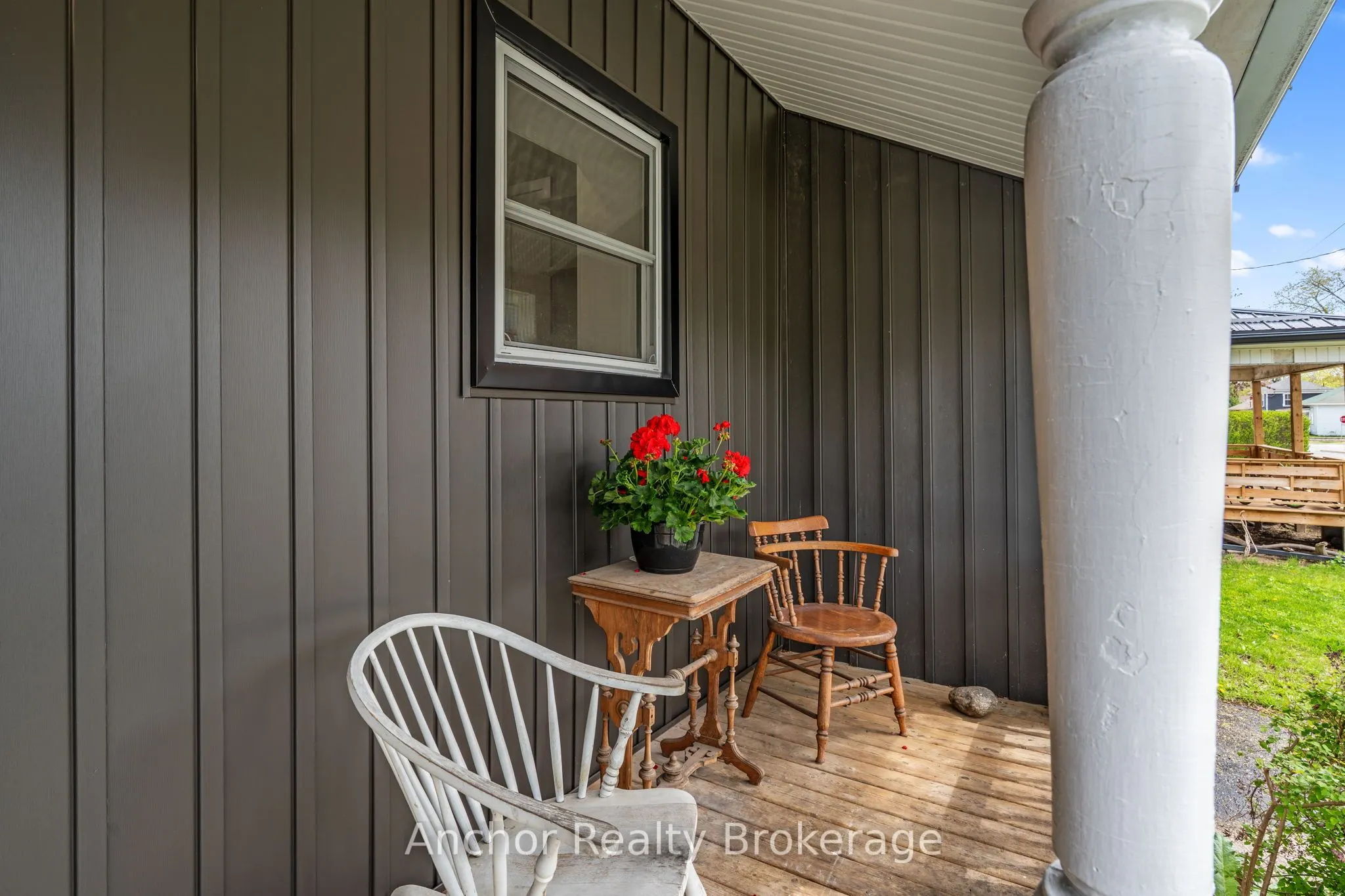 147 Talbot Street S