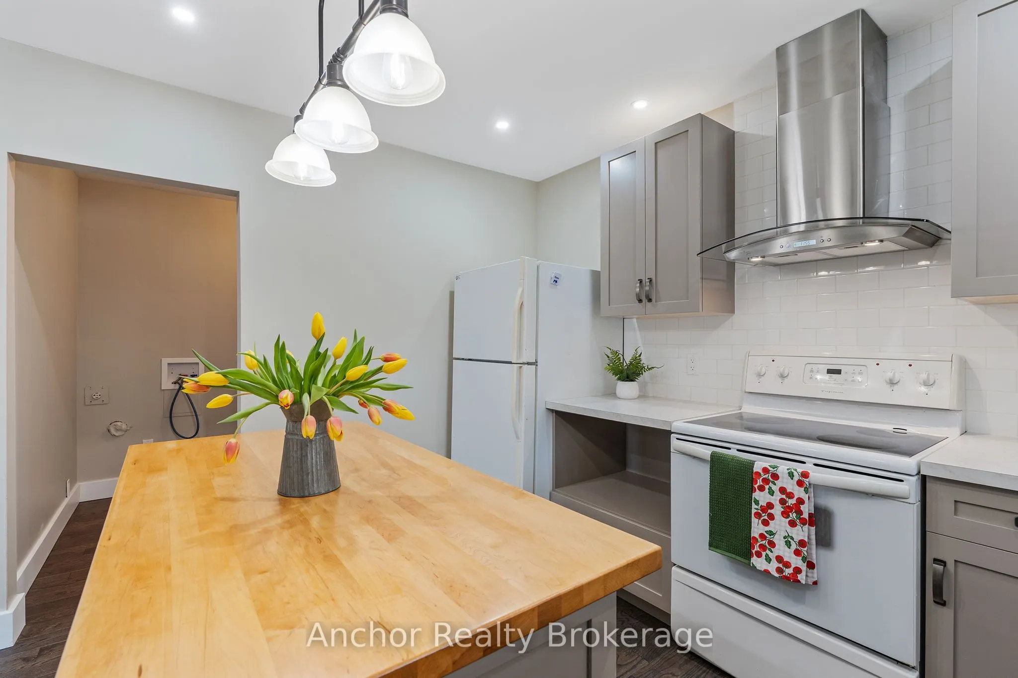 147 Talbot Street S