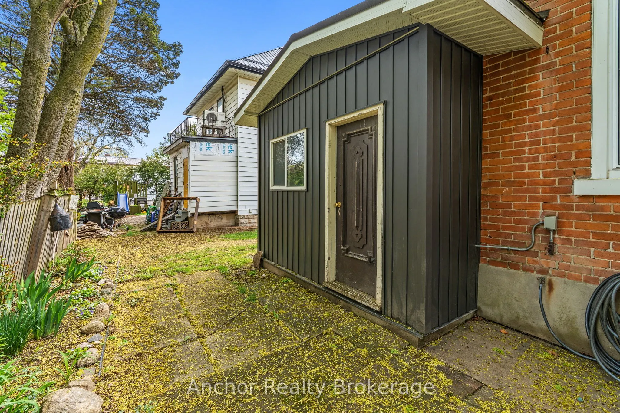 147 Talbot Street S