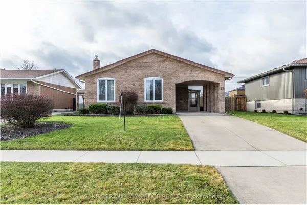 27 Trelawn Parkway E