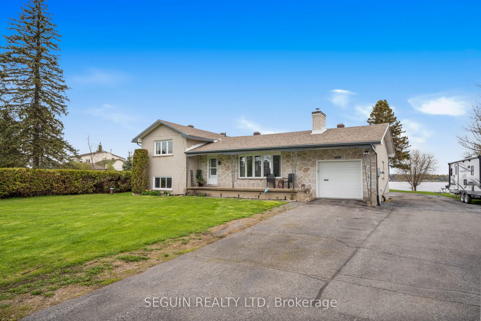 3595 Front Road