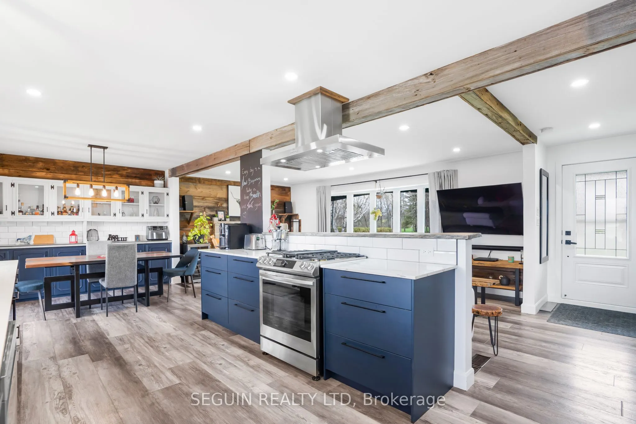 3595 Front Road