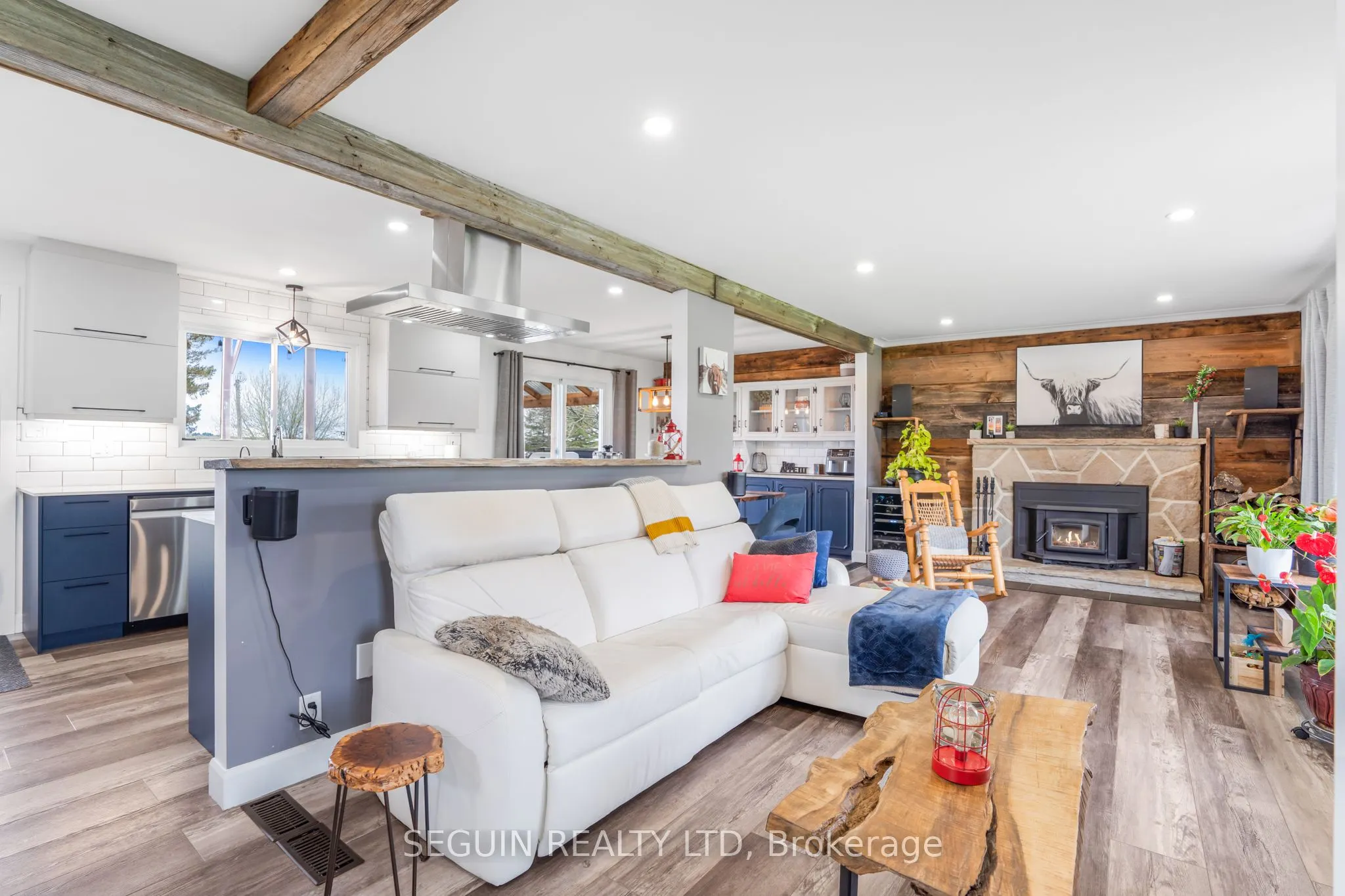 3595 Front Road