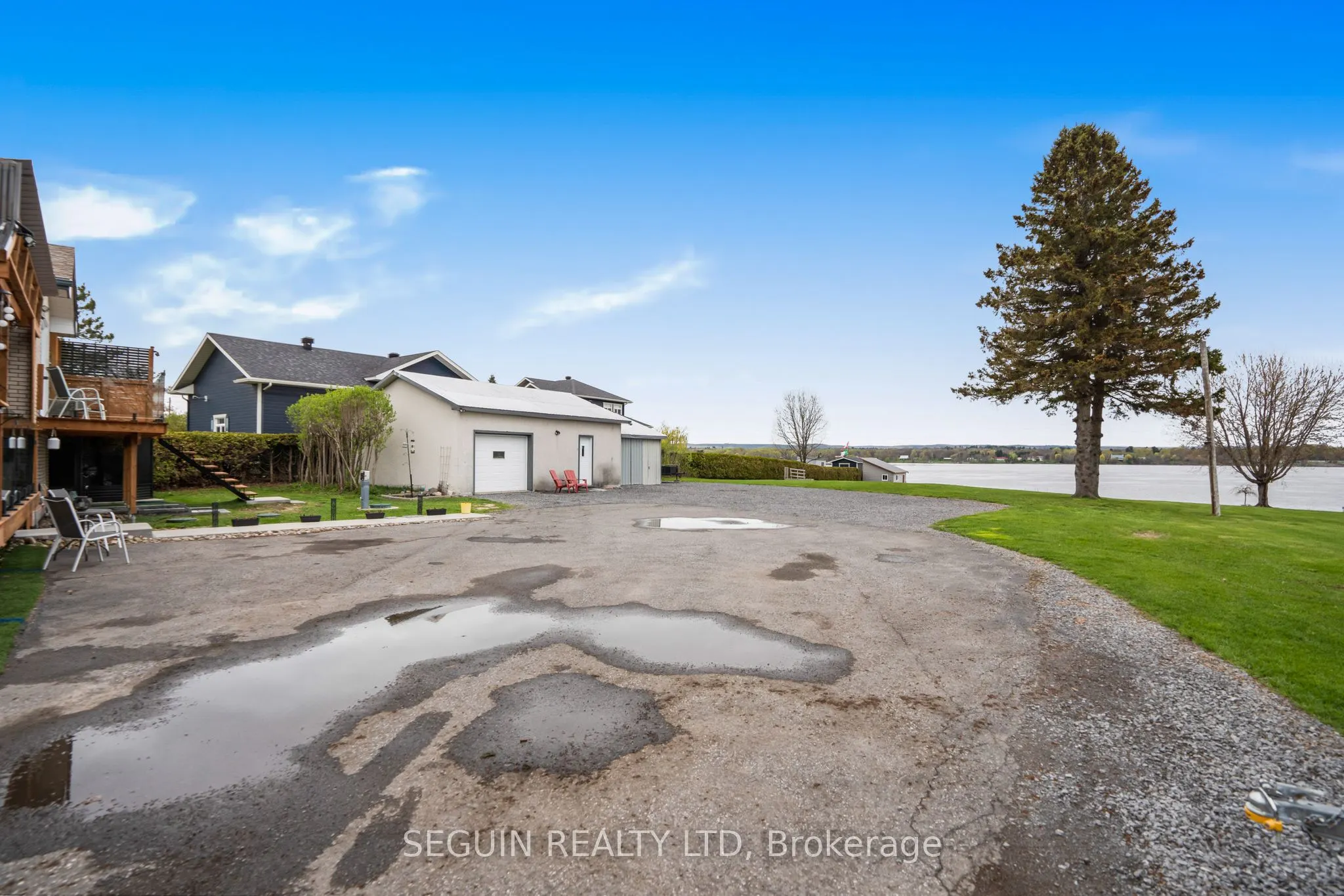 3595 Front Road