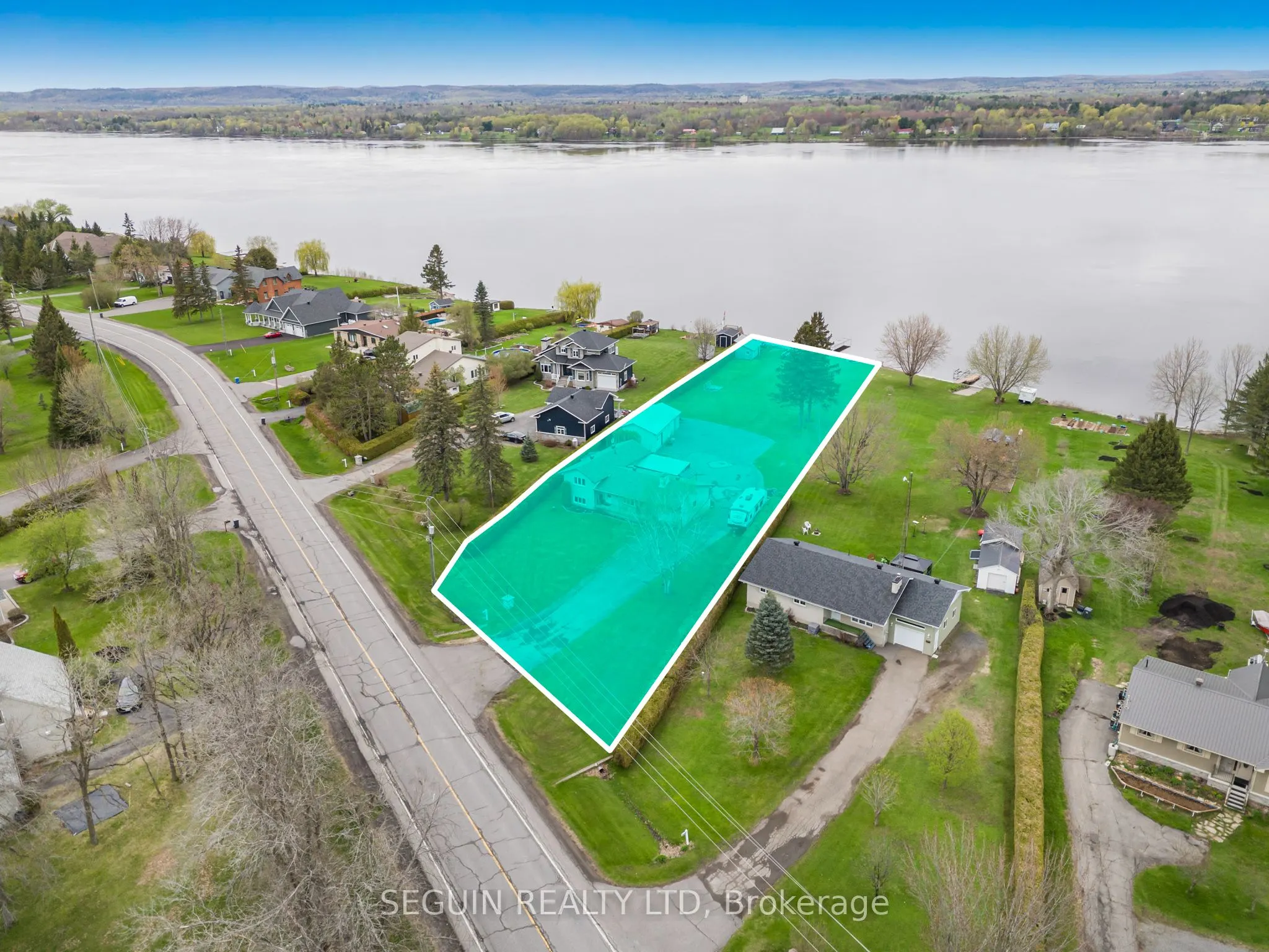 3595 Front Road