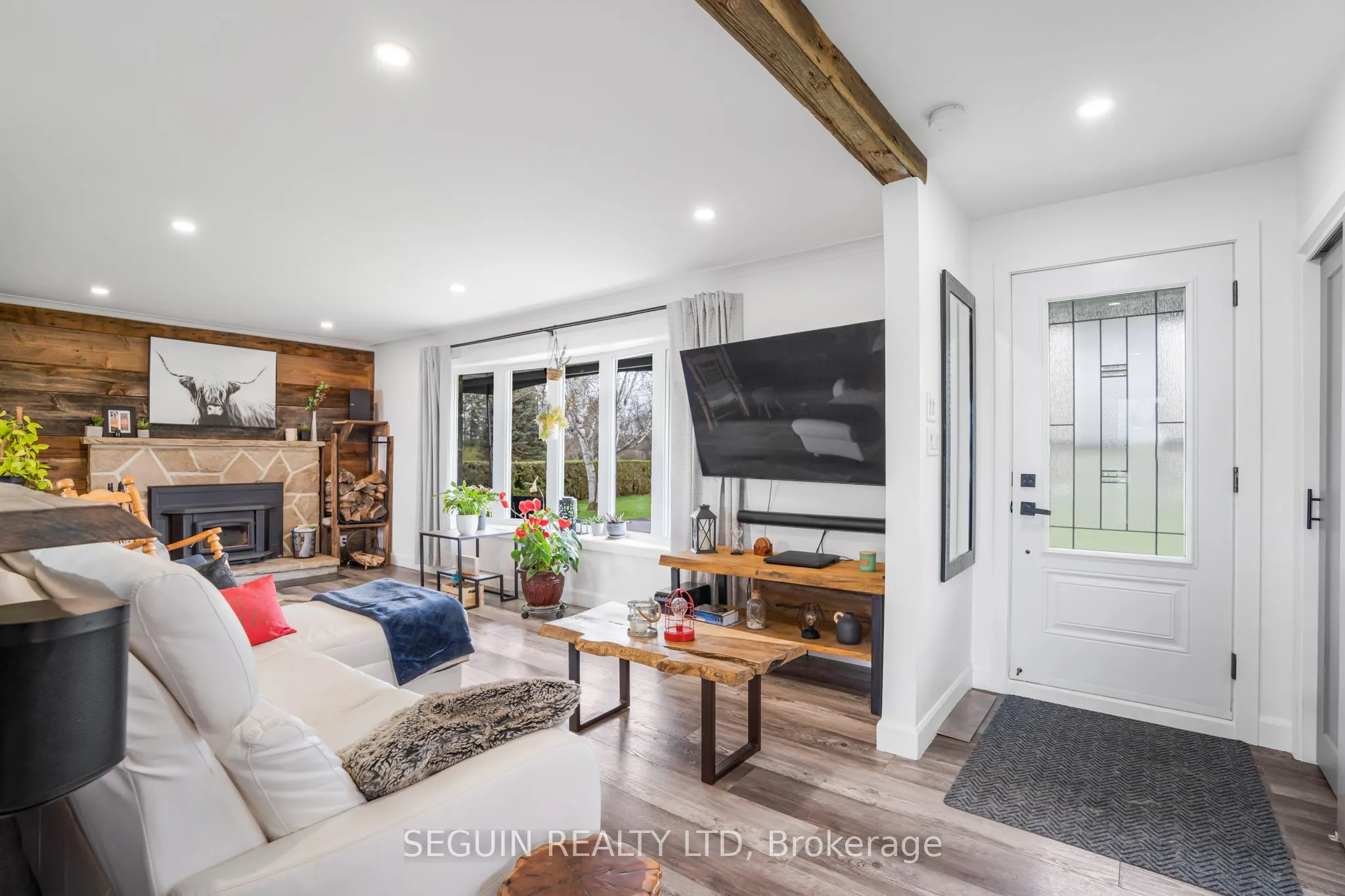 3595 Front Road