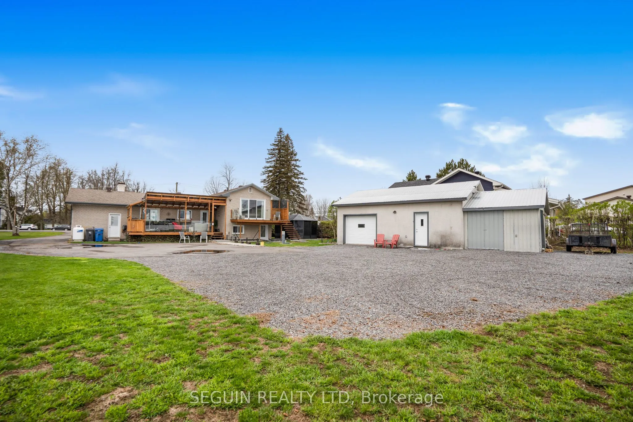 3595 Front Road