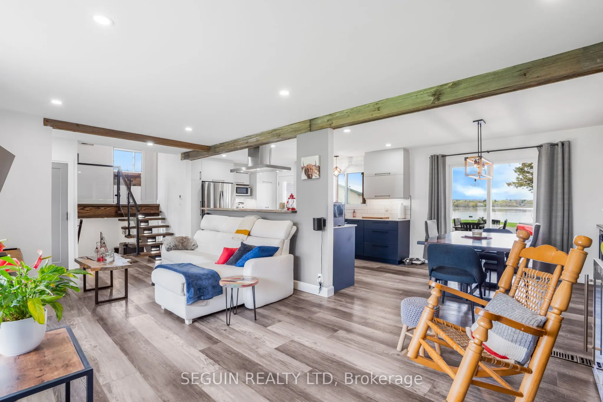 3595 Front Road
