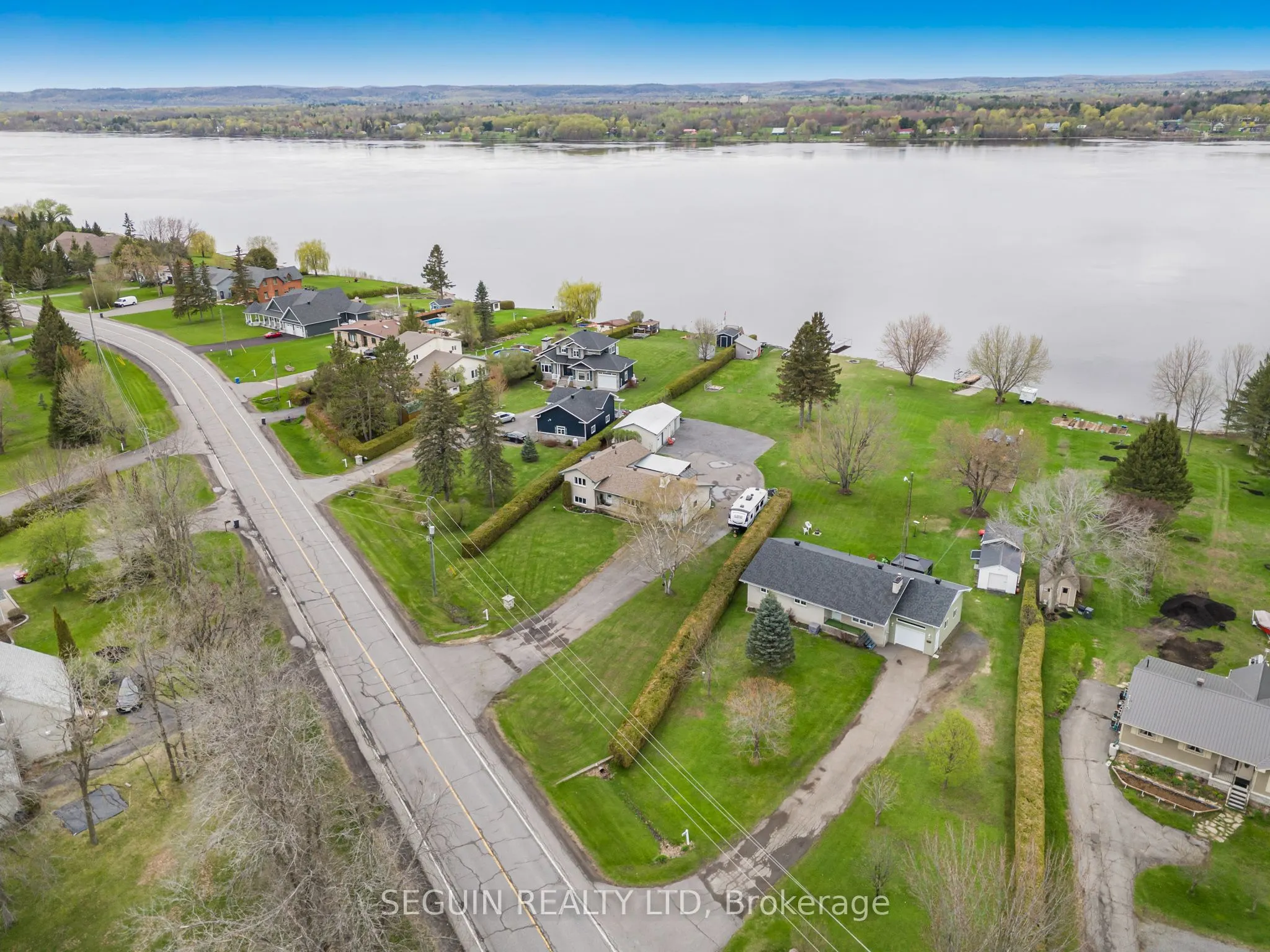 3595 Front Road