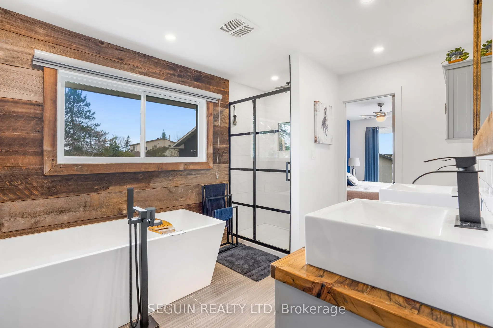 3595 Front Road