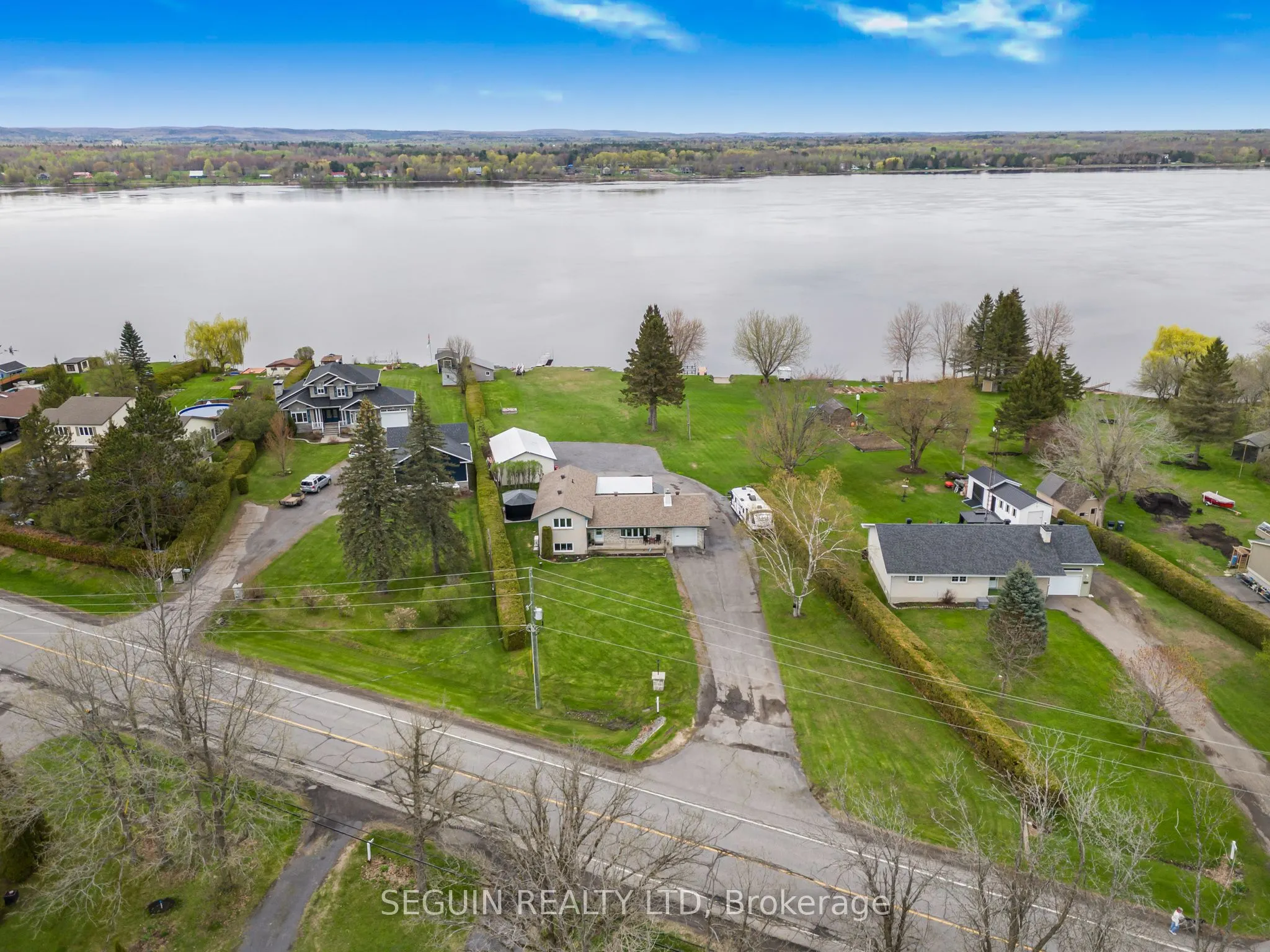 3595 Front Road