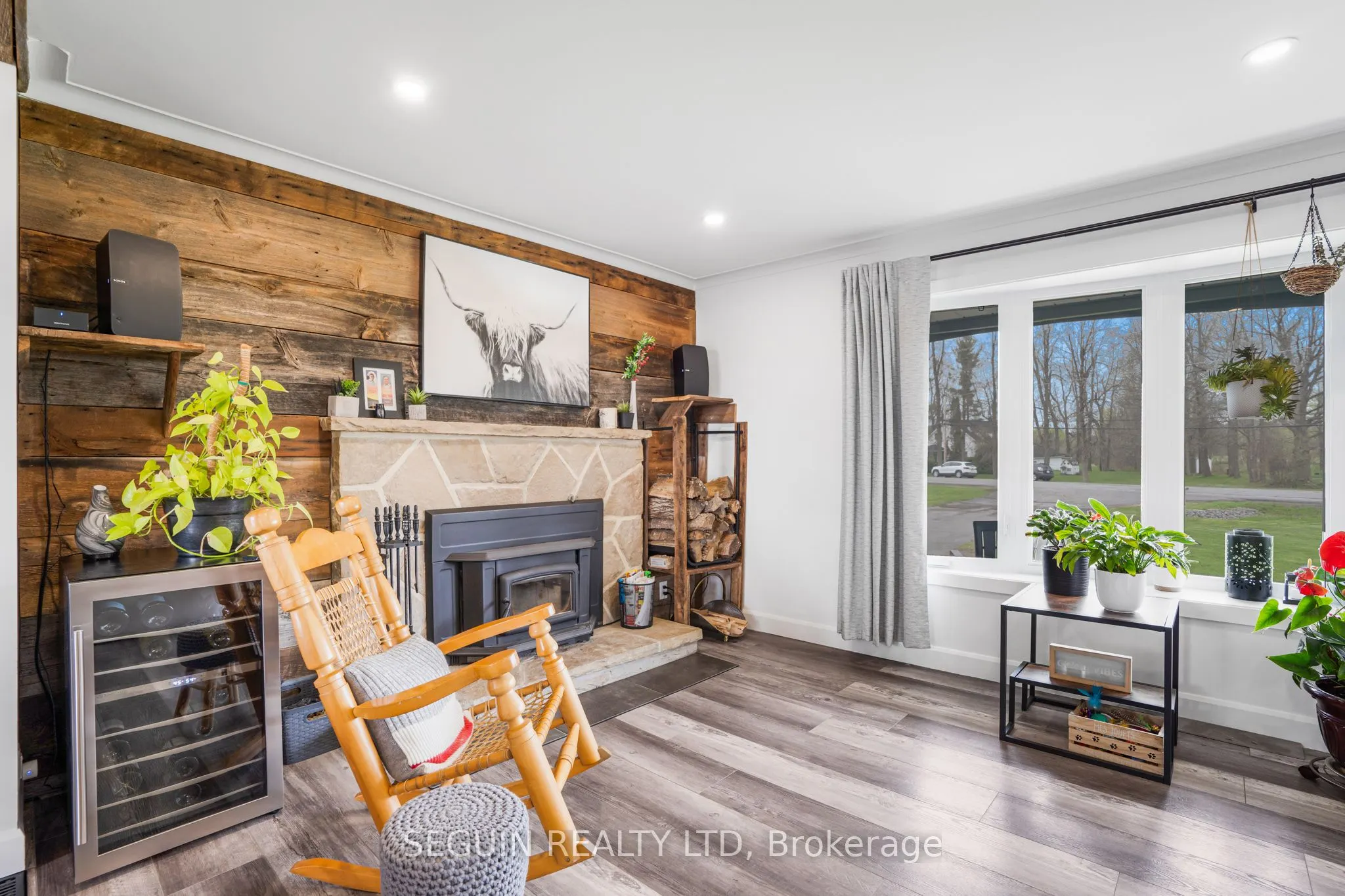 3595 Front Road