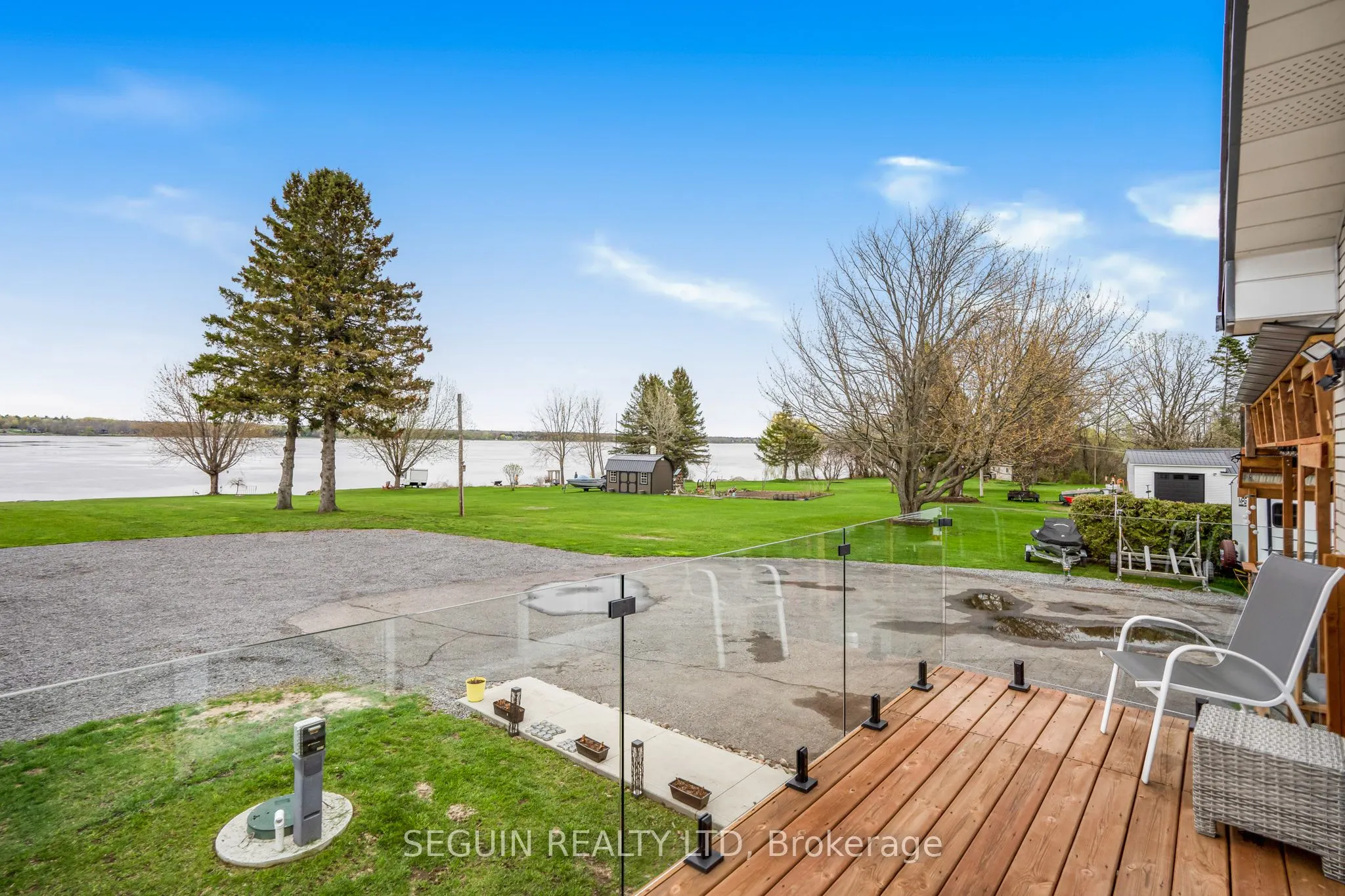 3595 Front Road