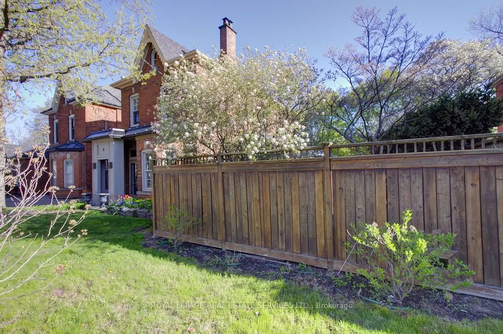 8 Duff Street