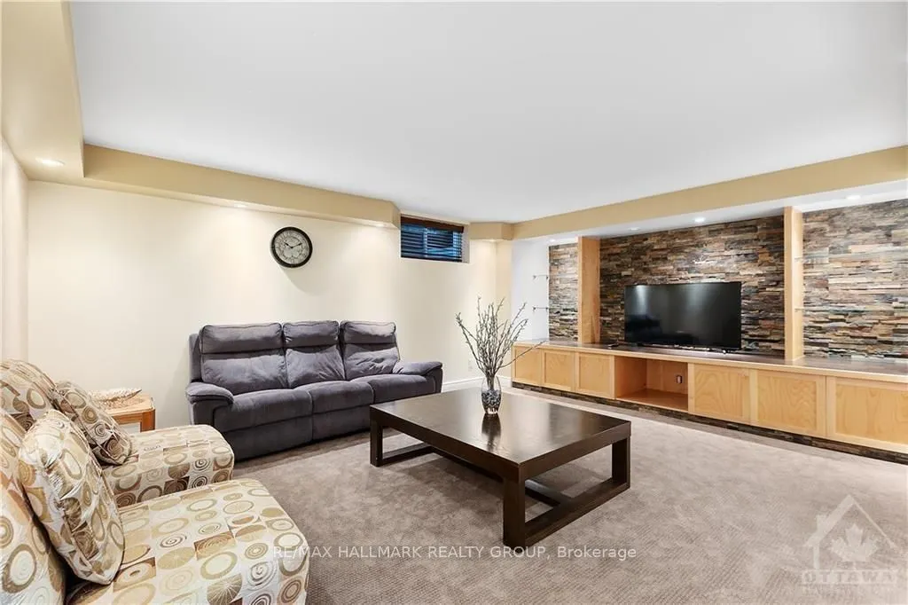 4464 Shoreline Drive