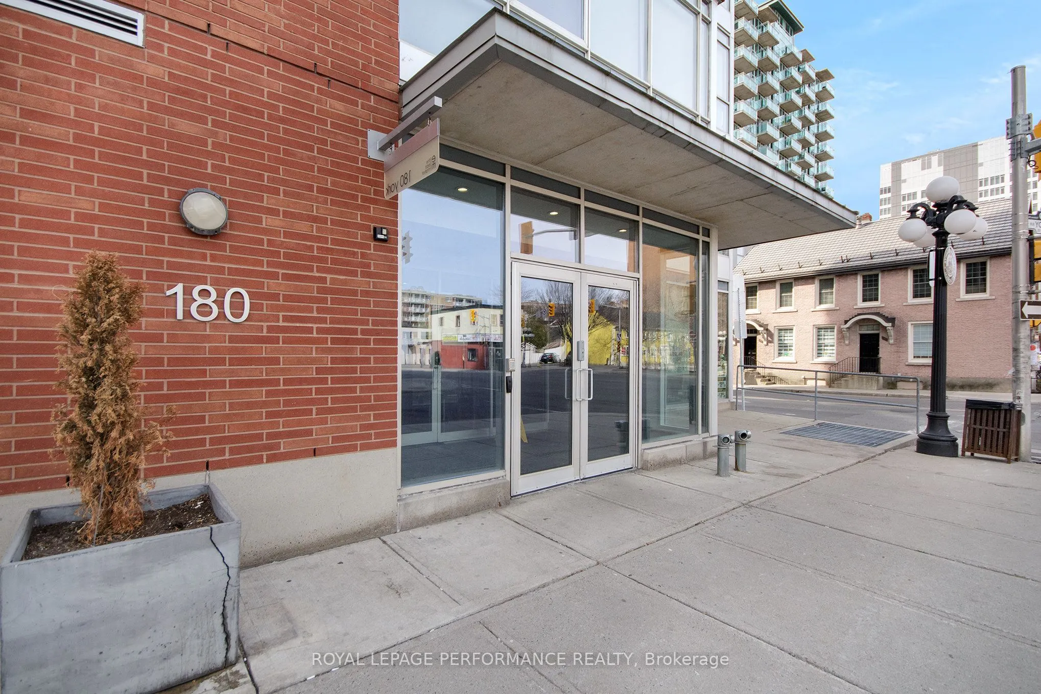 180 York Street, #302
