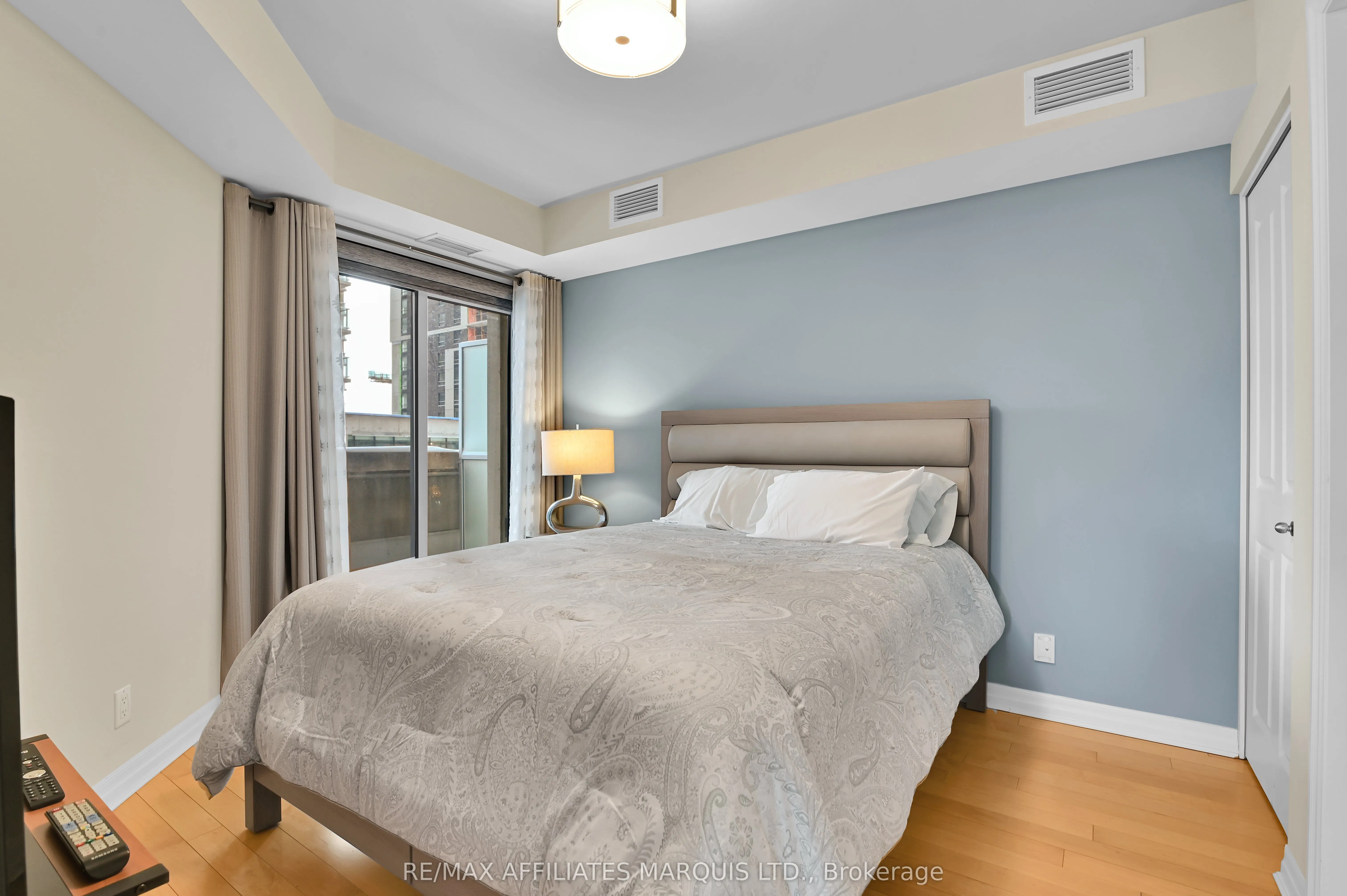 242 Rideau Street, #301