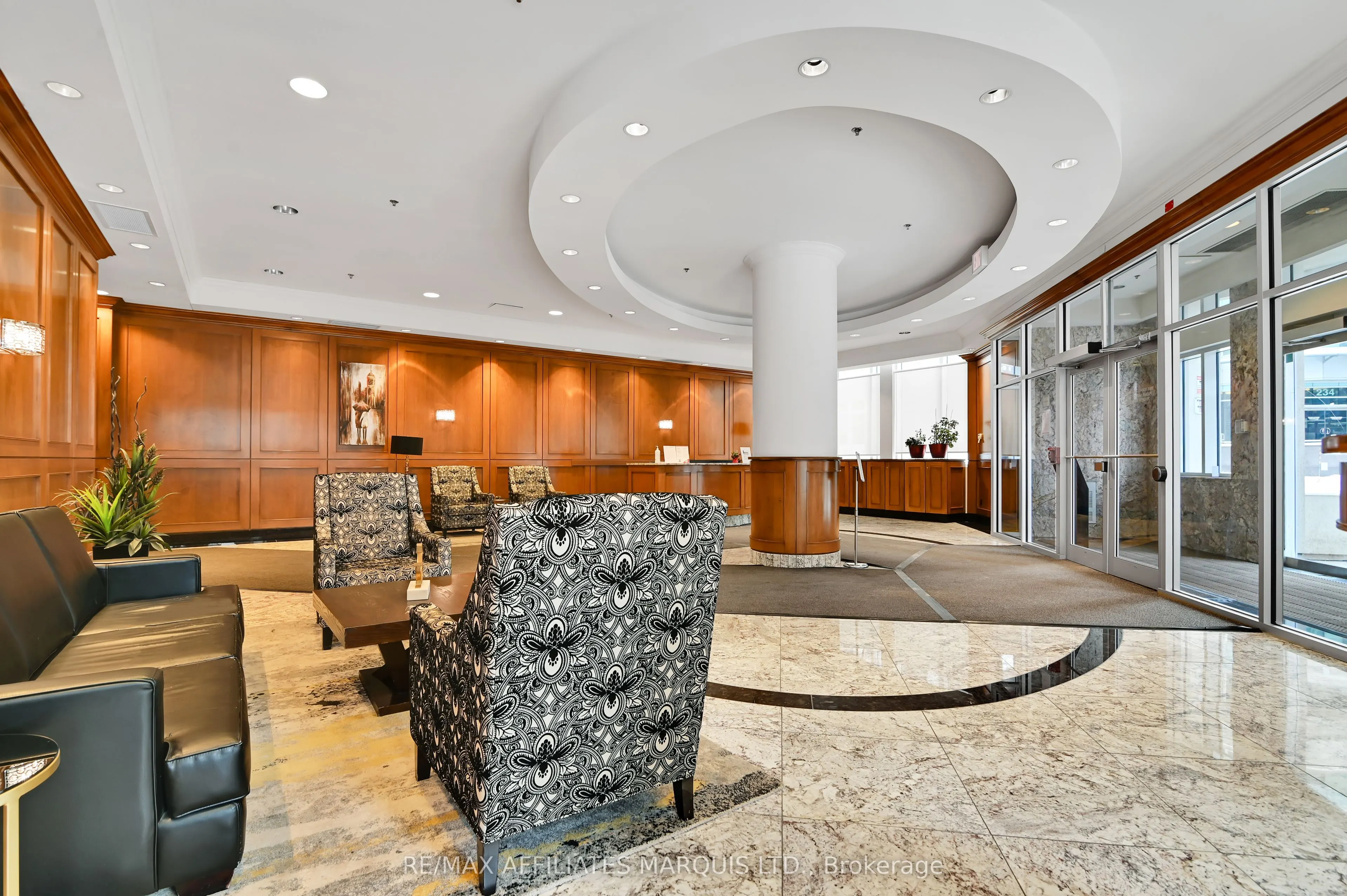 242 Rideau Street, #301
