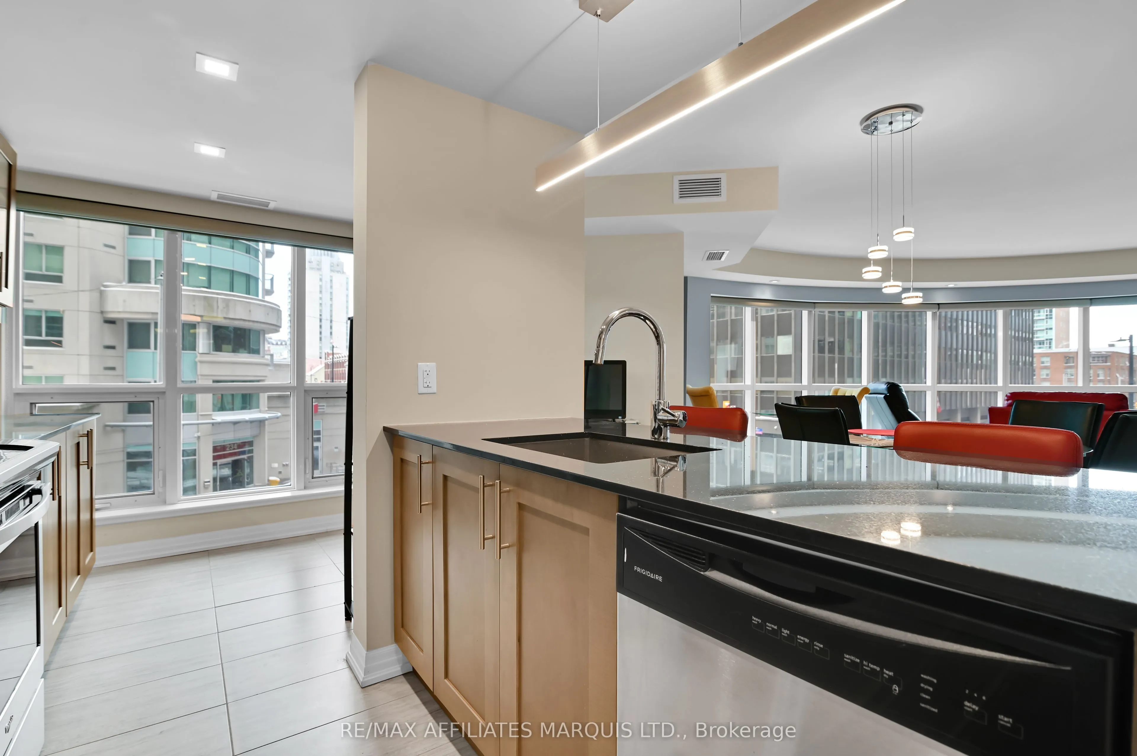 242 Rideau Street, #301