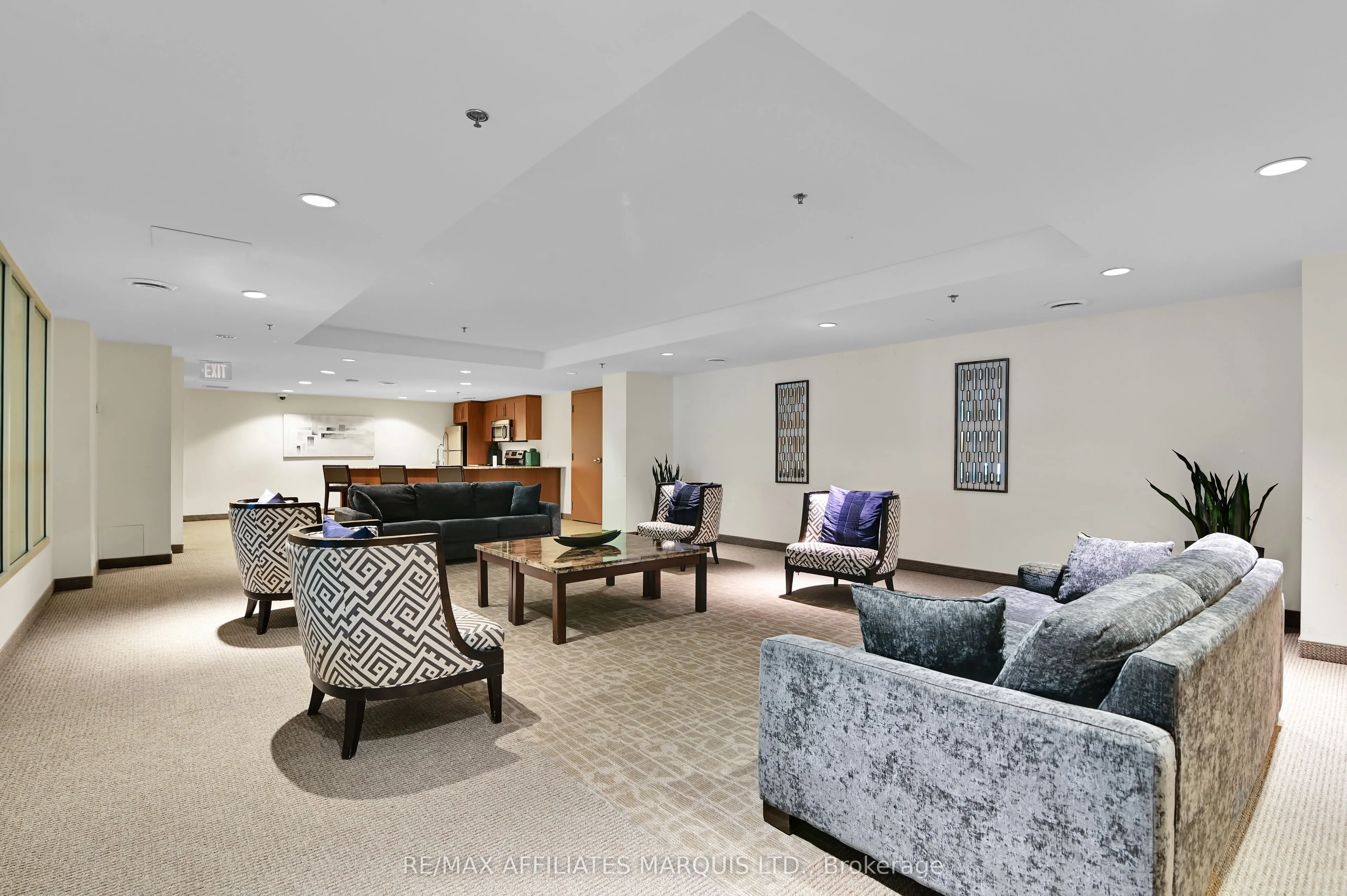 242 Rideau Street, #301