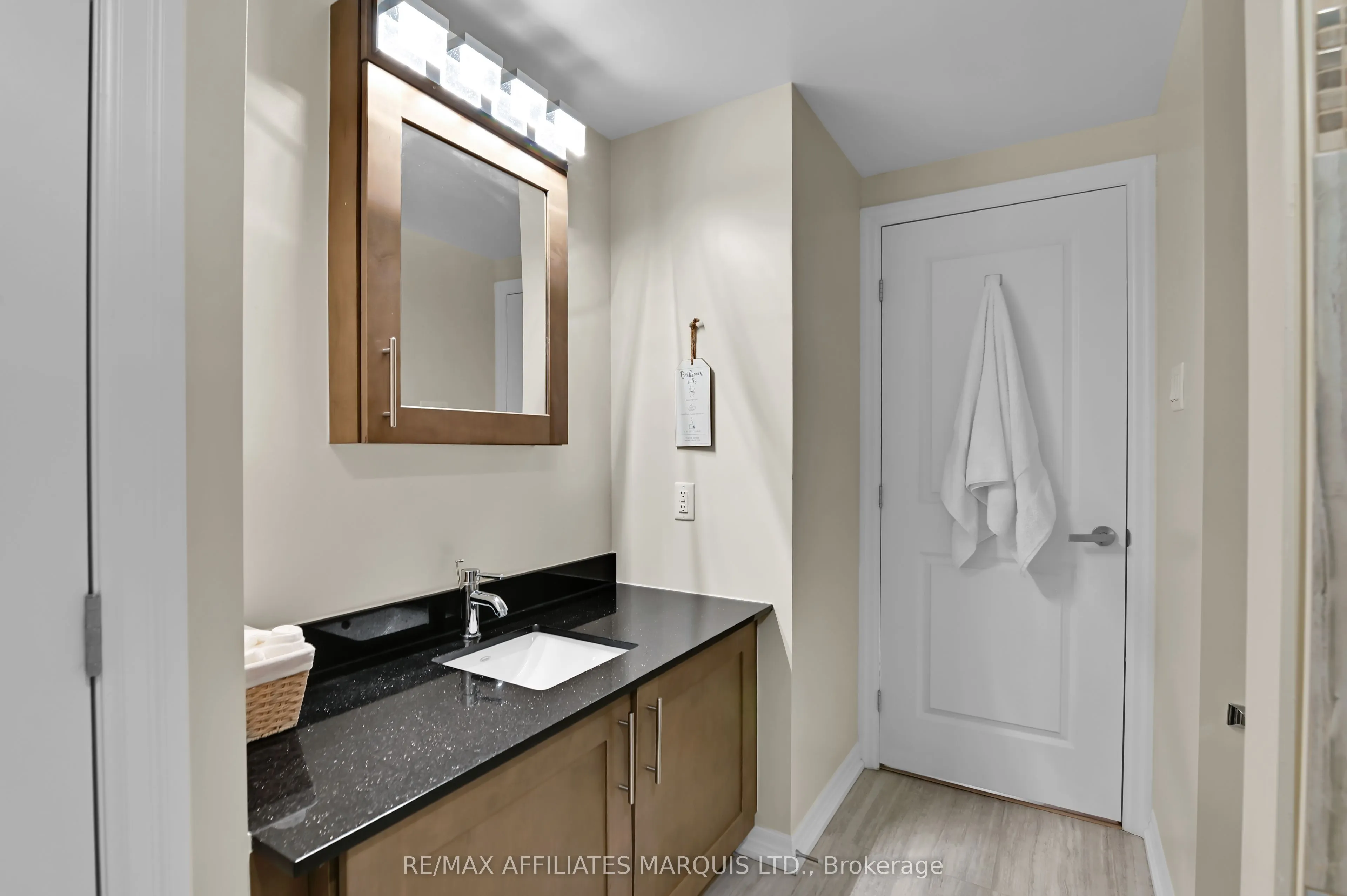 242 Rideau Street, #301