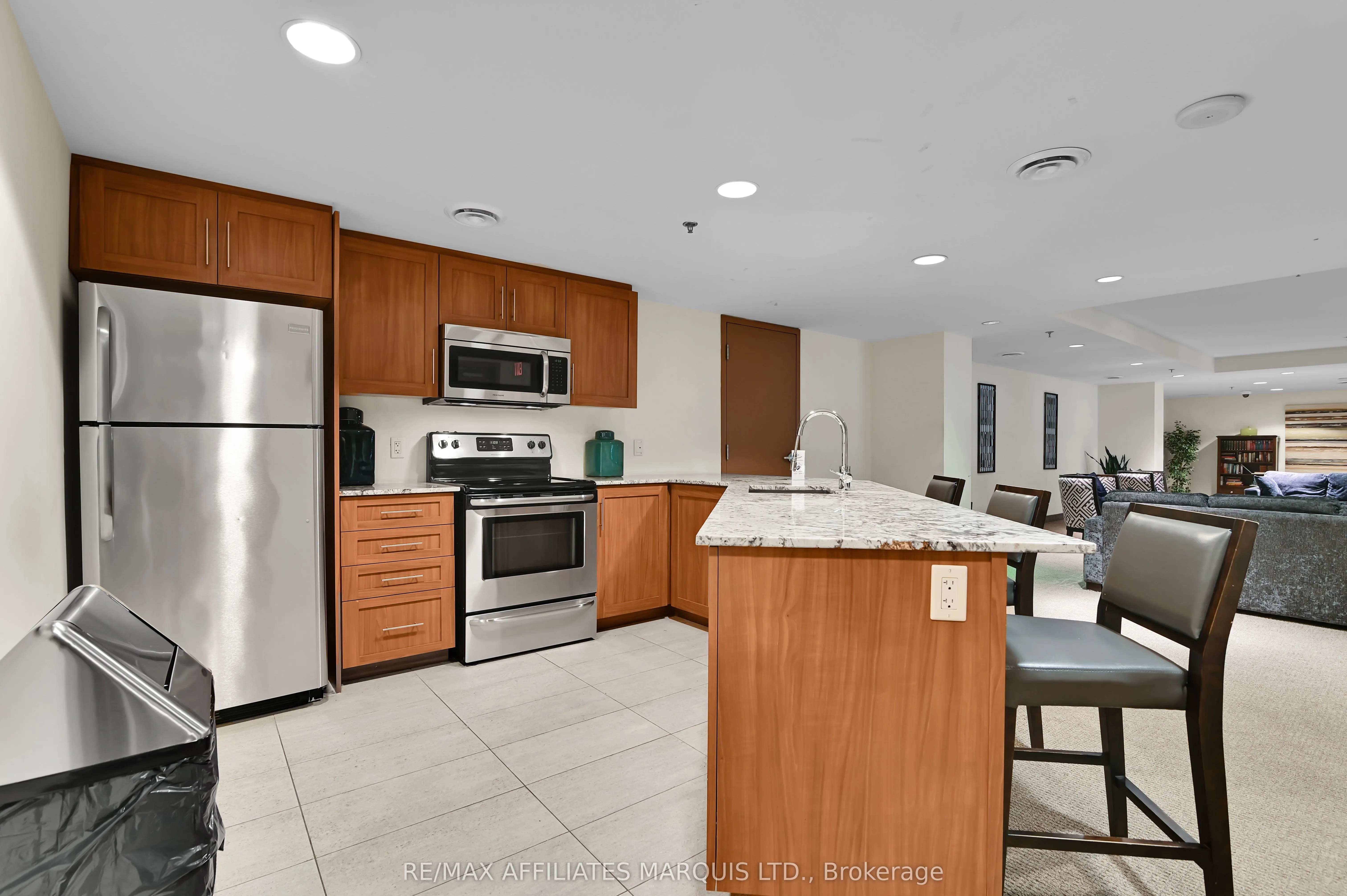 242 Rideau Street, #301