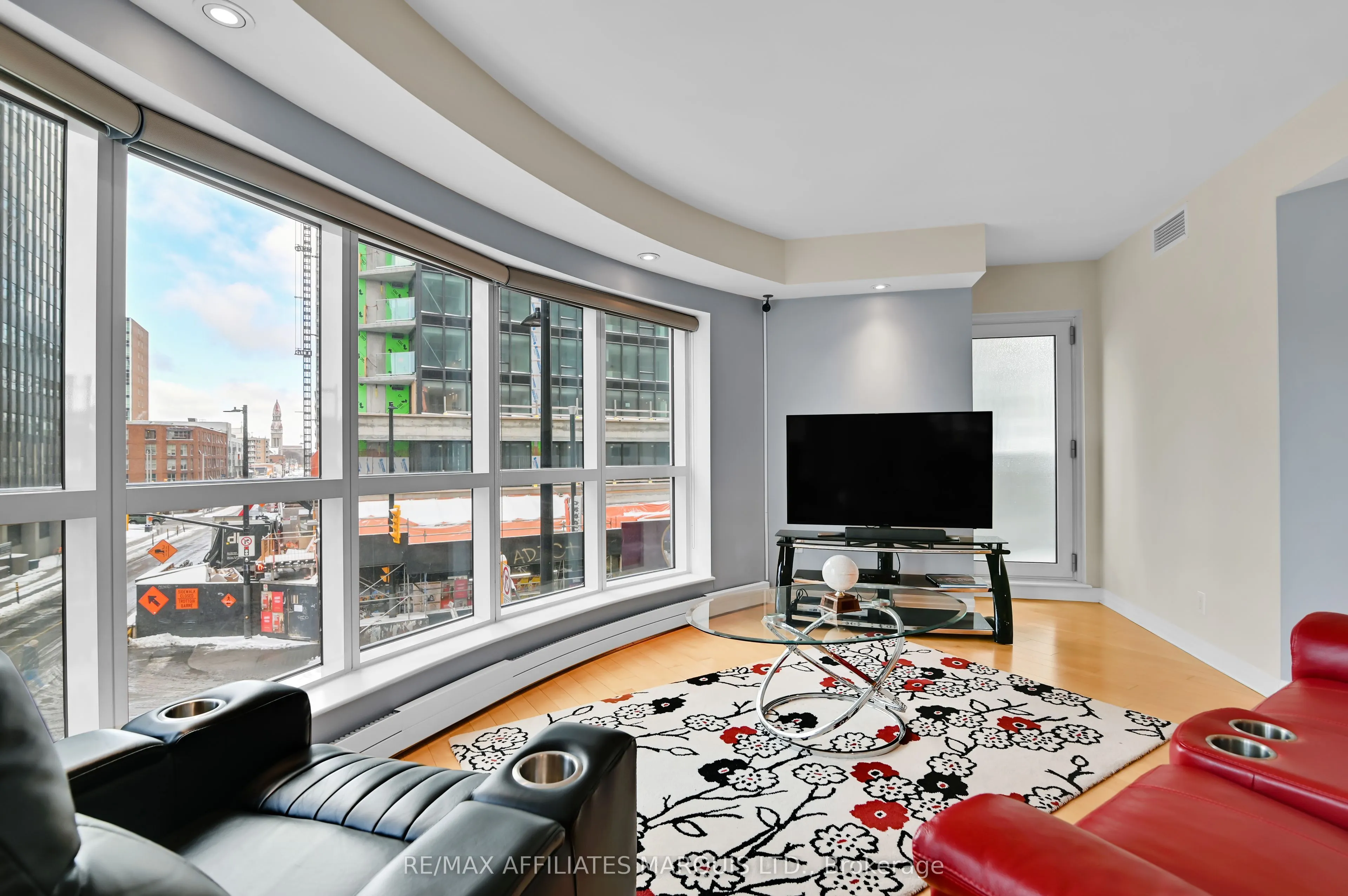 242 Rideau Street, #301