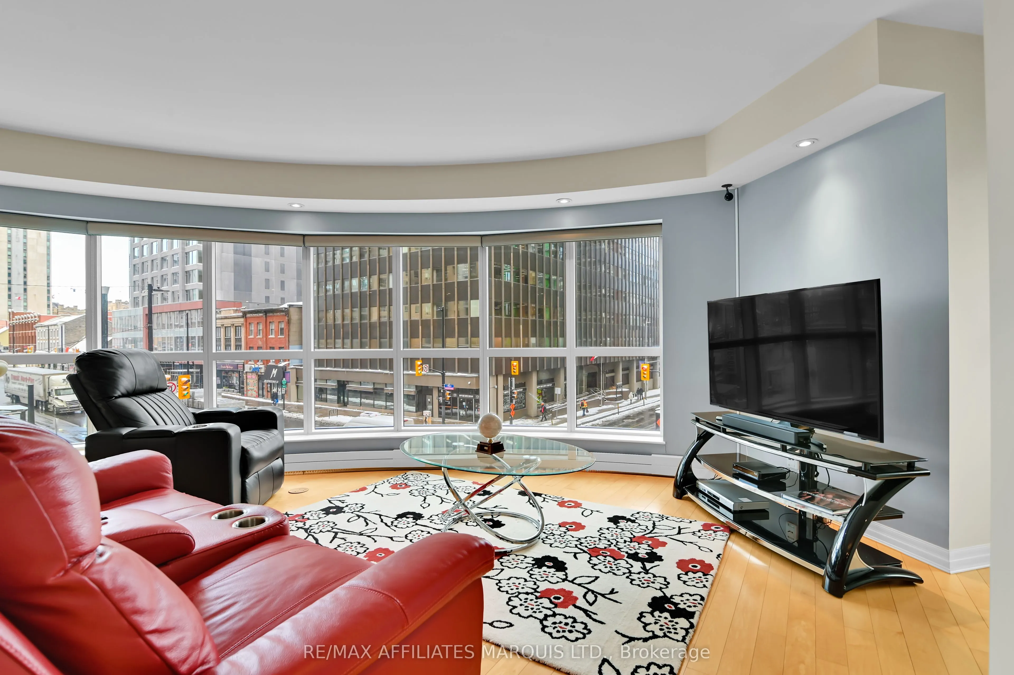 242 Rideau Street, #301