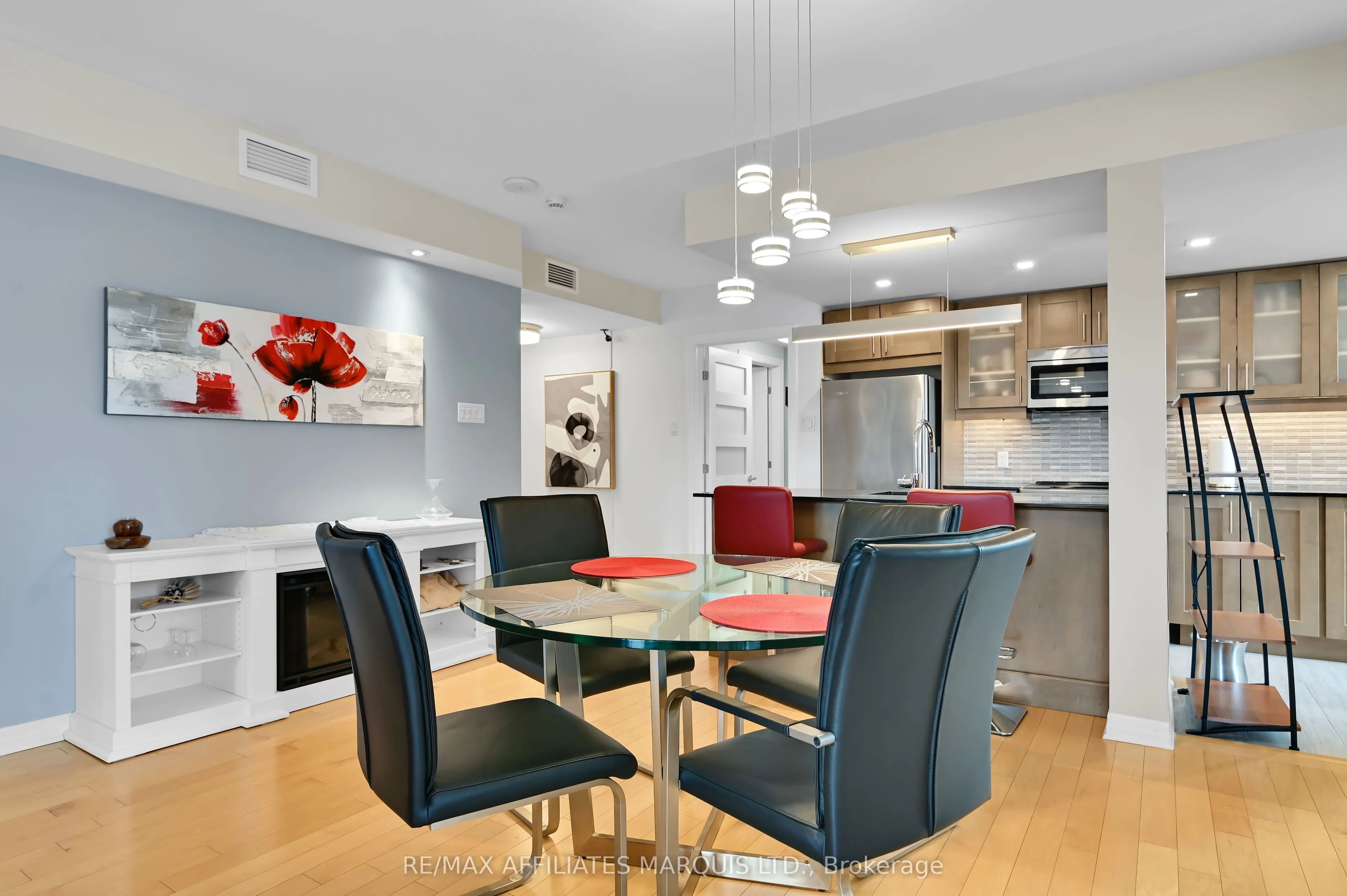 242 Rideau Street, #301