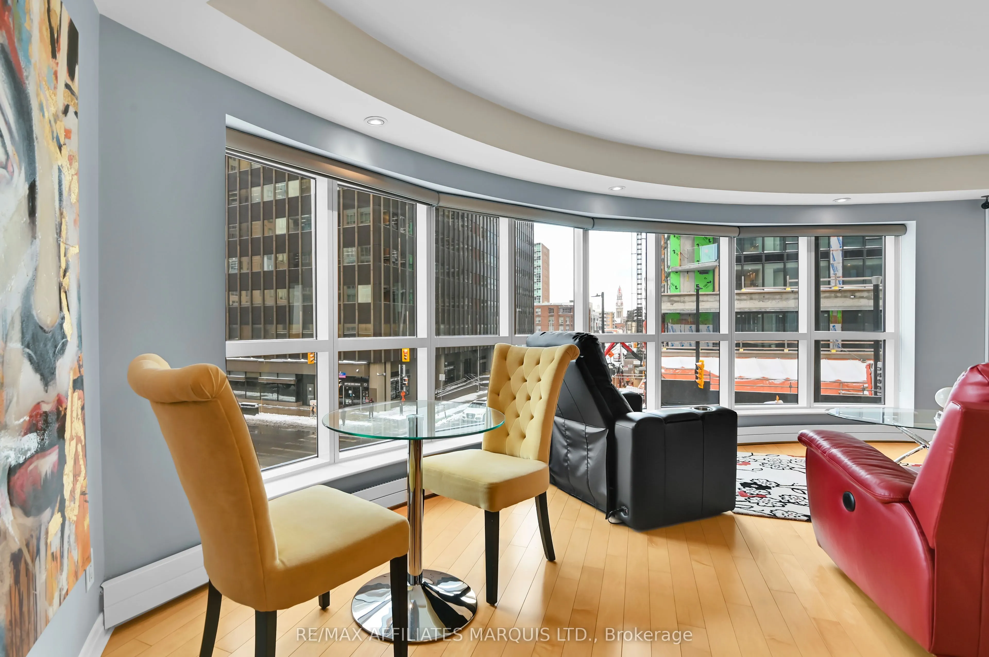 242 Rideau Street, #301