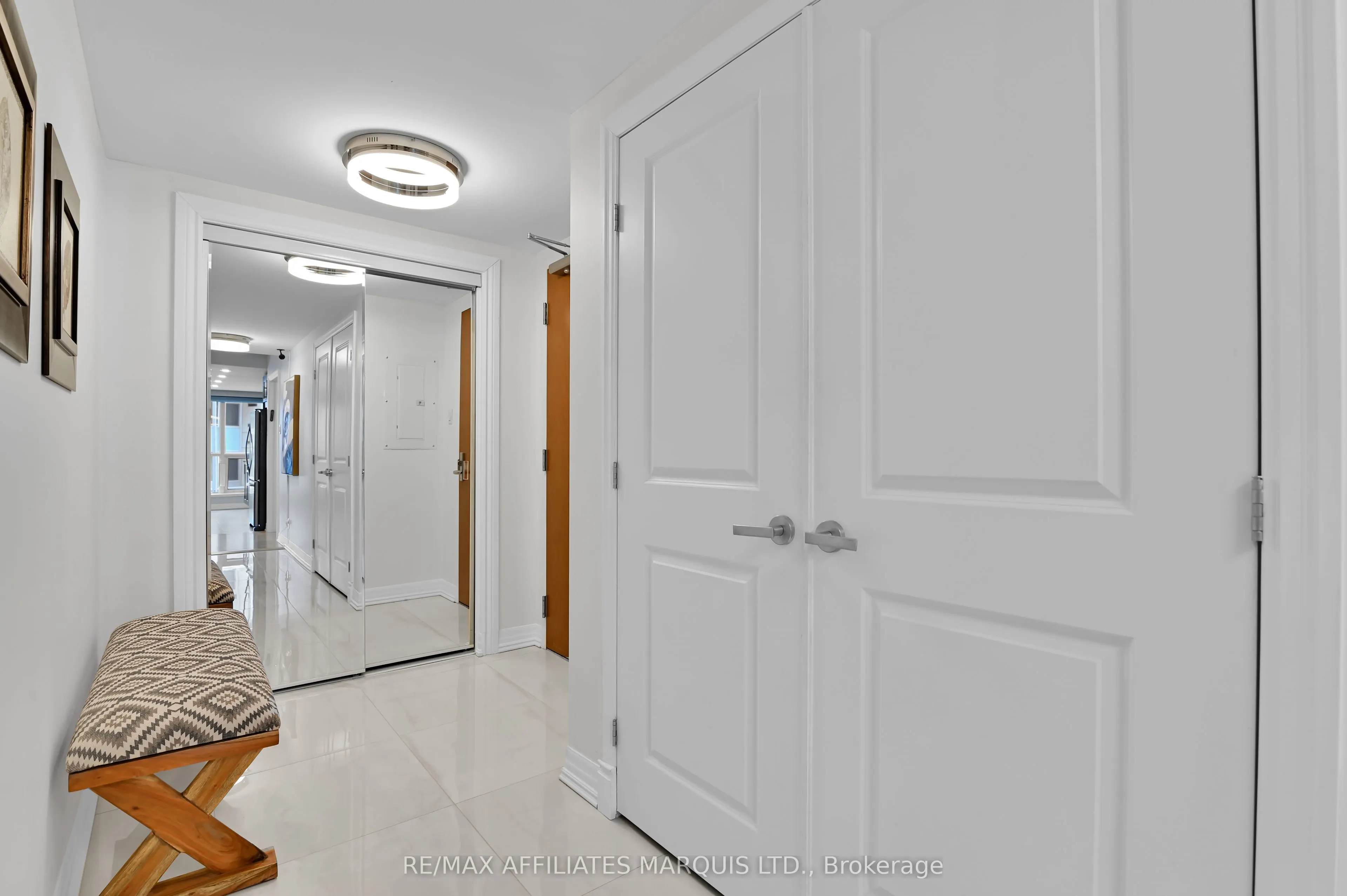 242 Rideau Street, #301