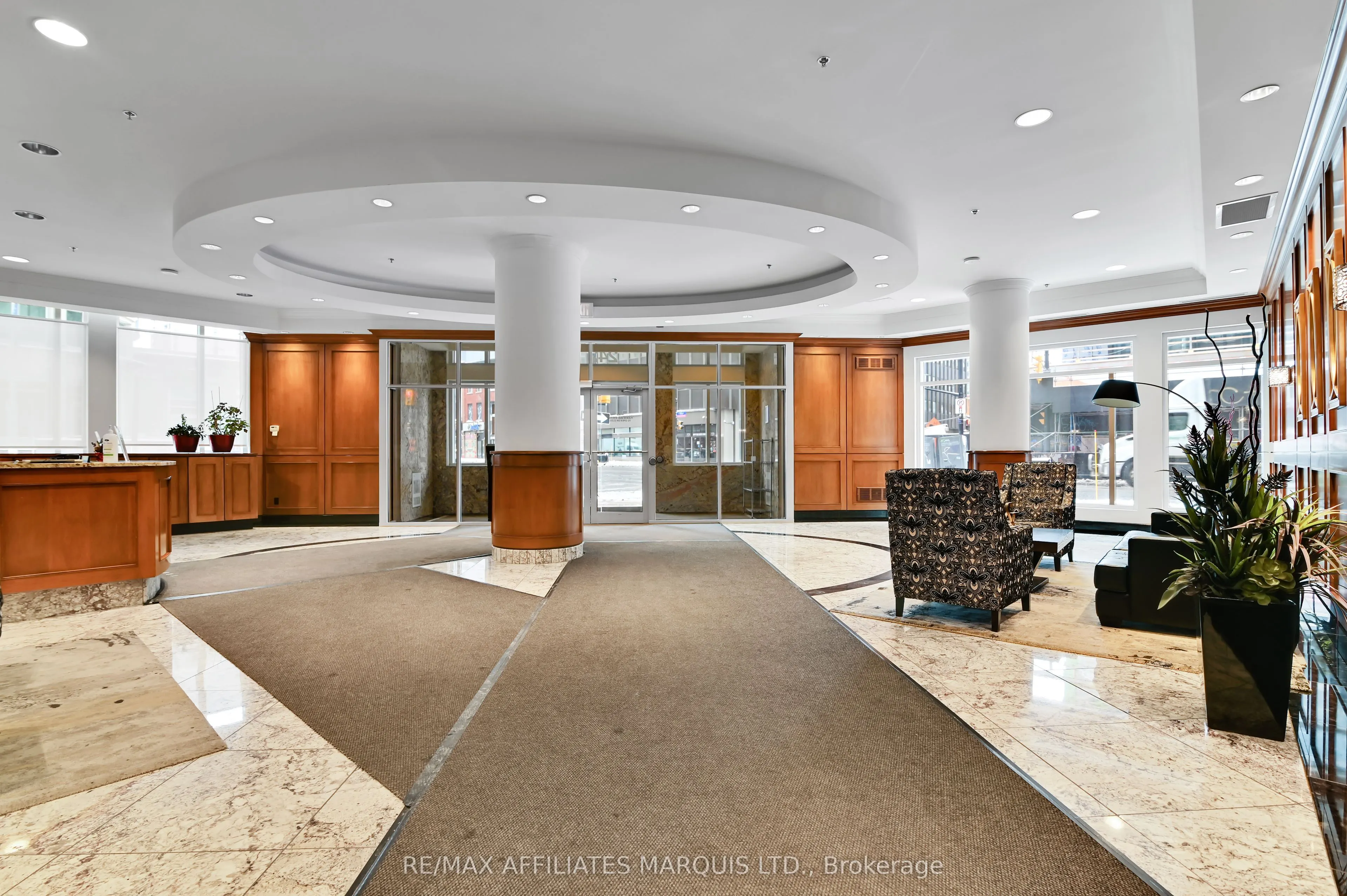 242 Rideau Street, #301
