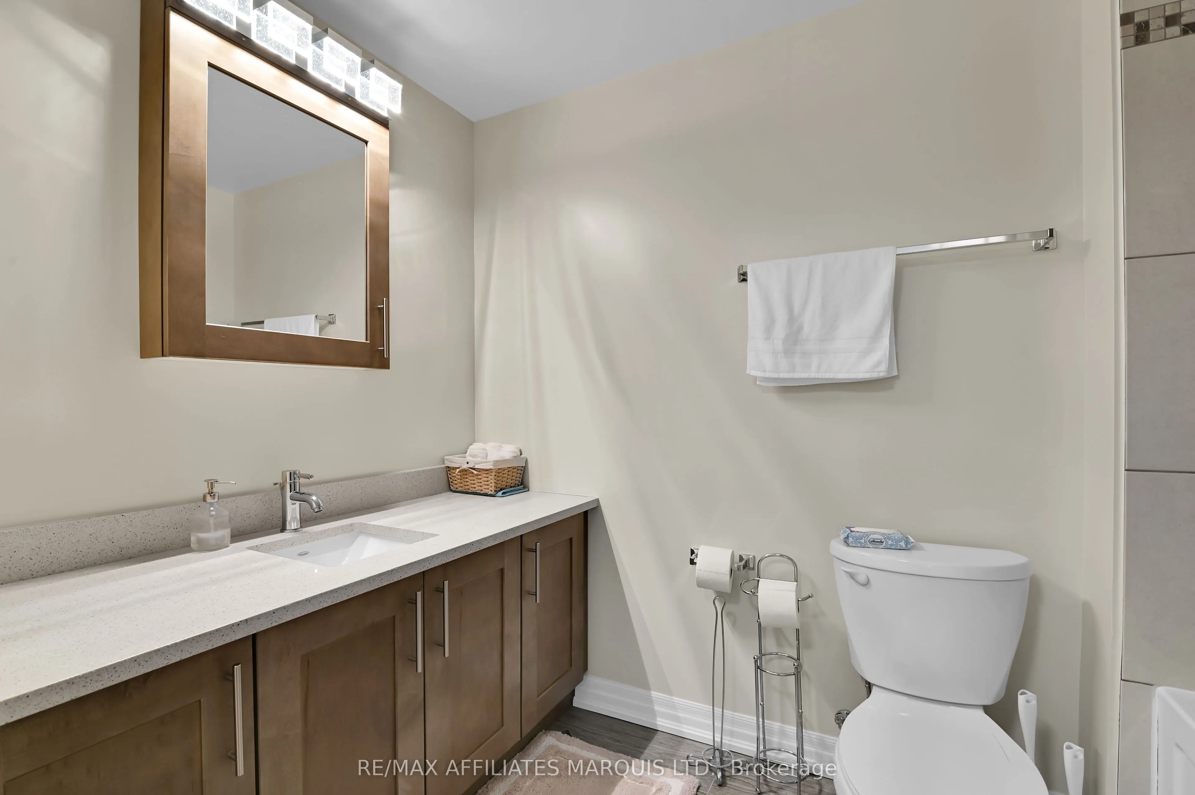 242 Rideau Street, #301