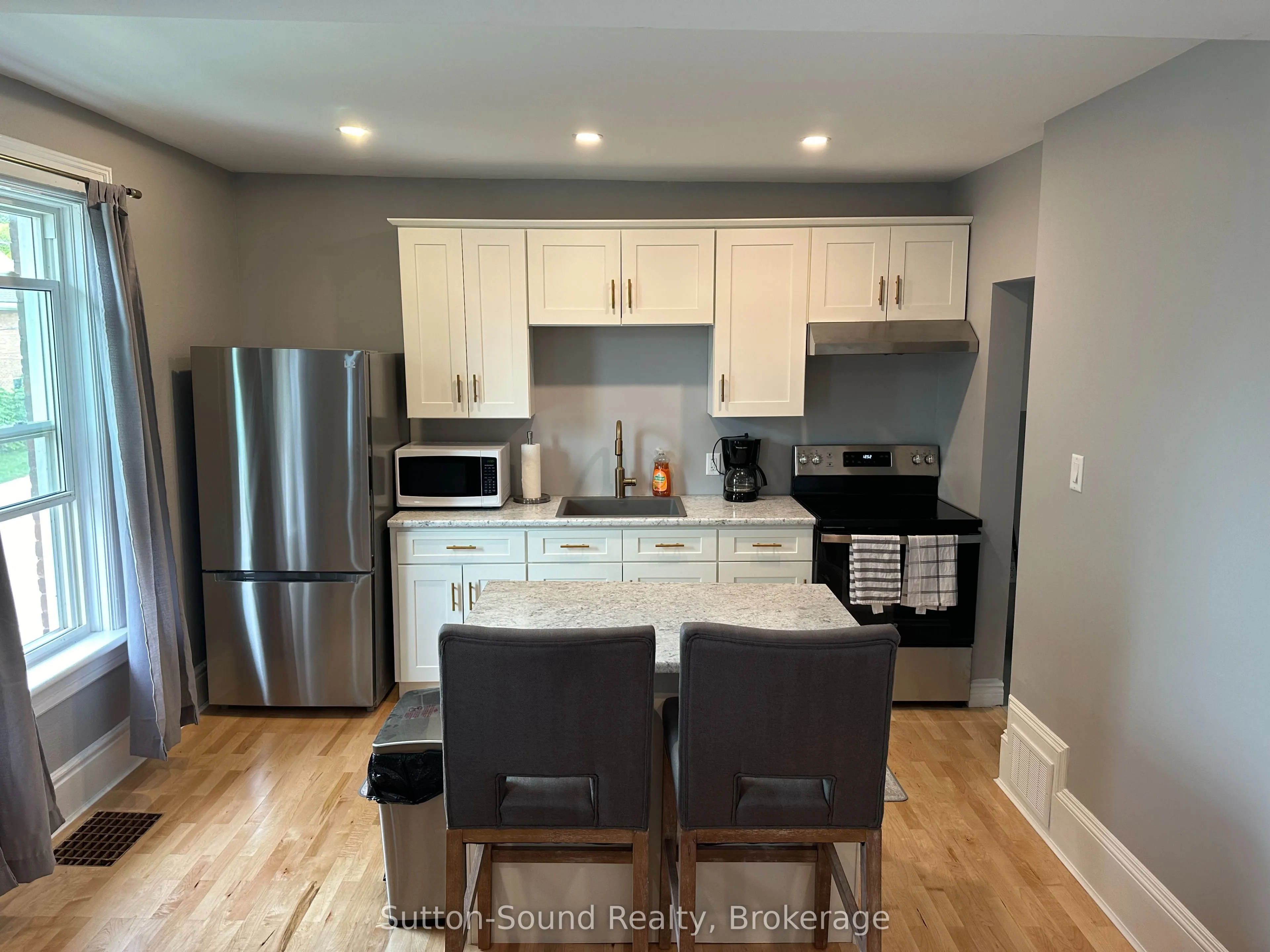 353 6th Street E