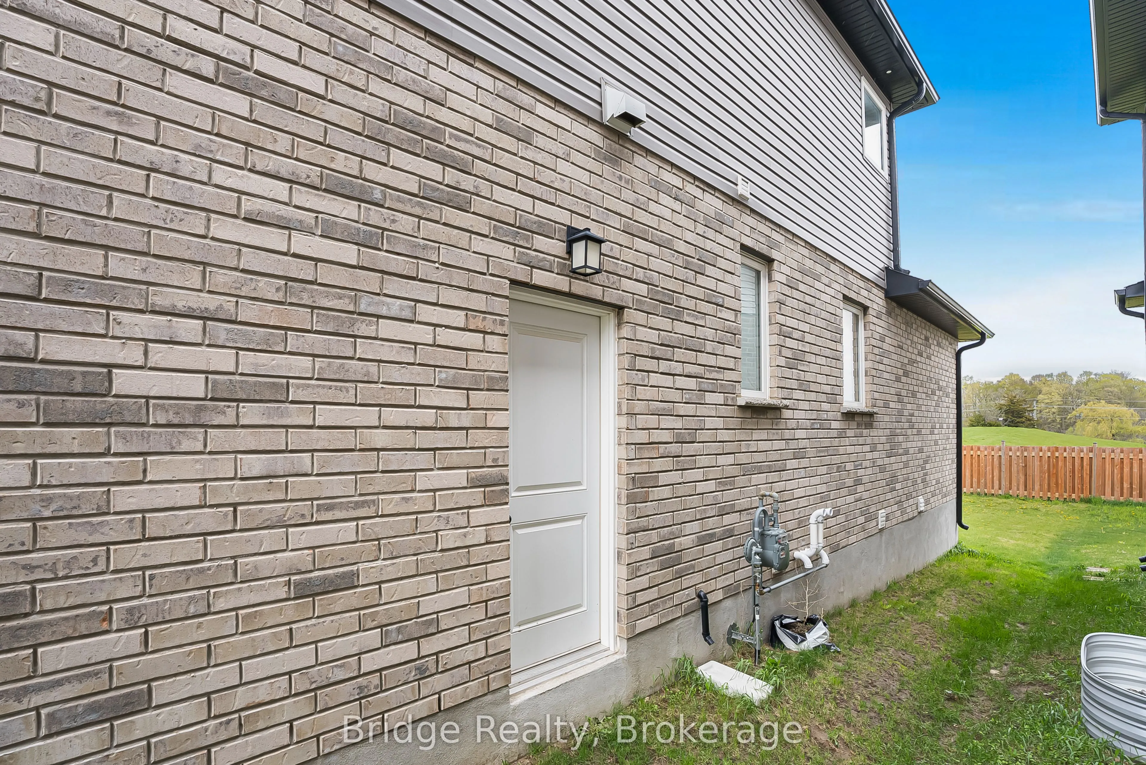 32 Sutherland Crescent SW