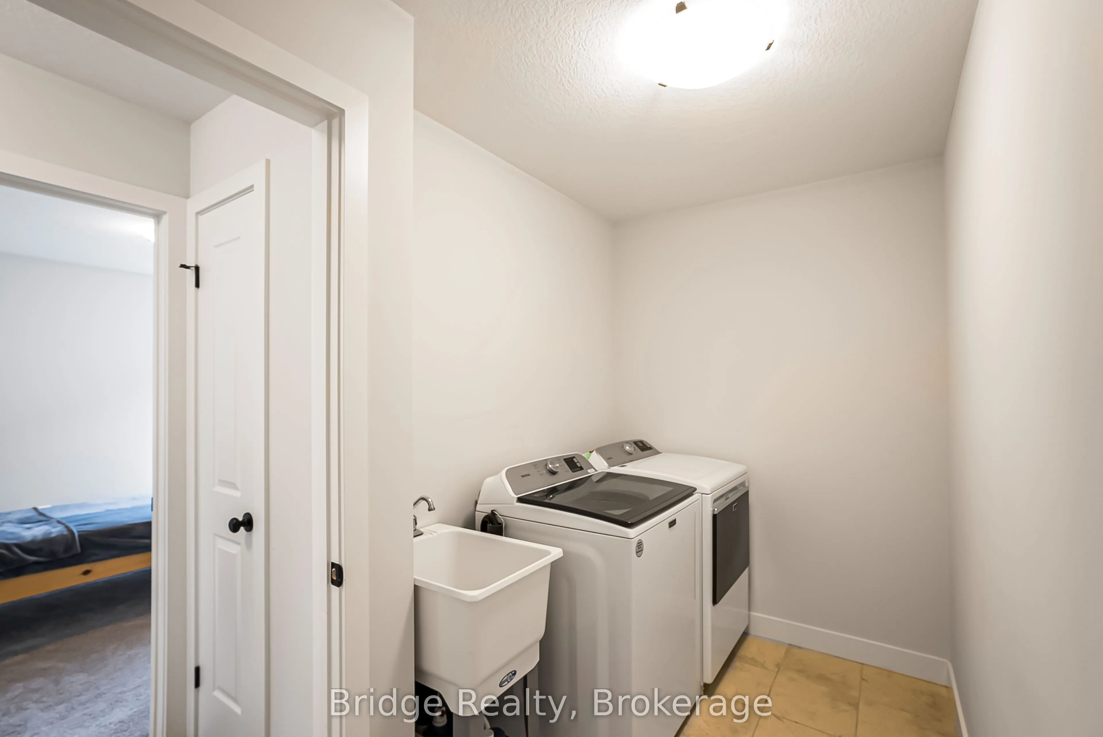 32 Sutherland Crescent SW
