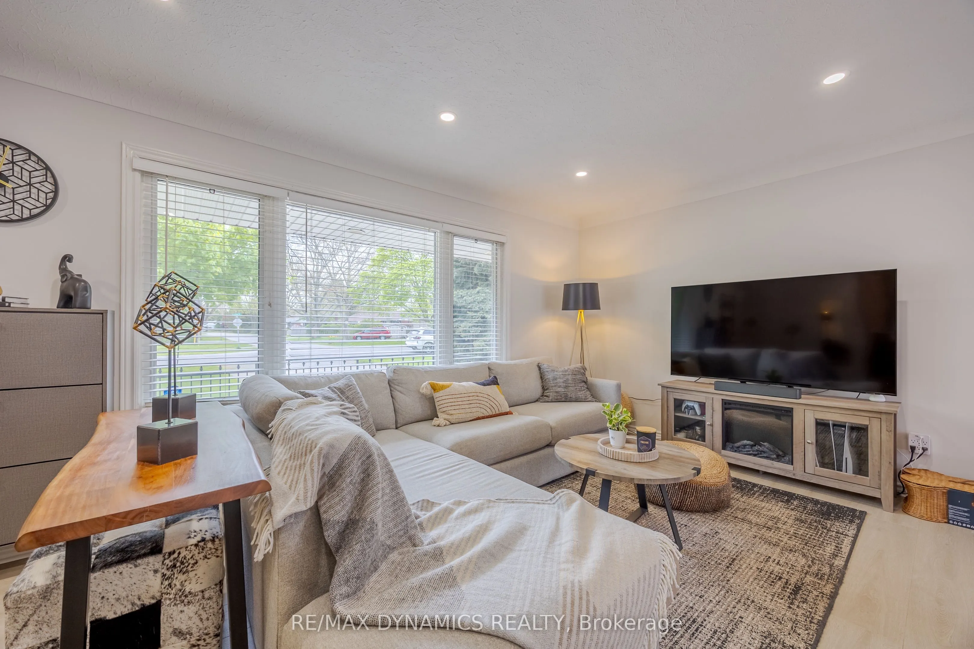 87 Rochelle Drive