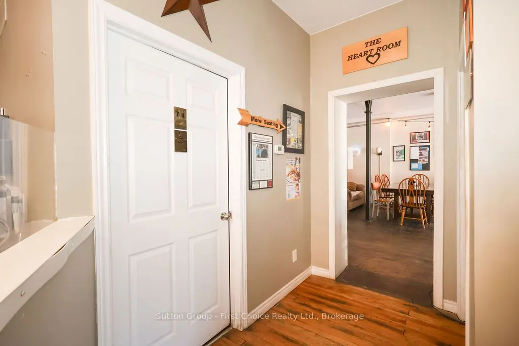8 Woodstock Street N