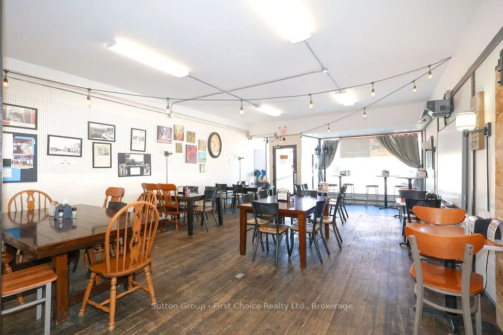 8 Woodstock Street N