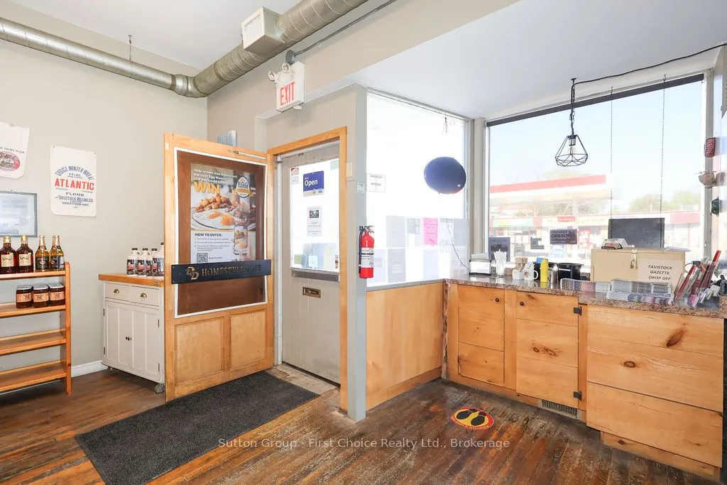 8 Woodstock Street N