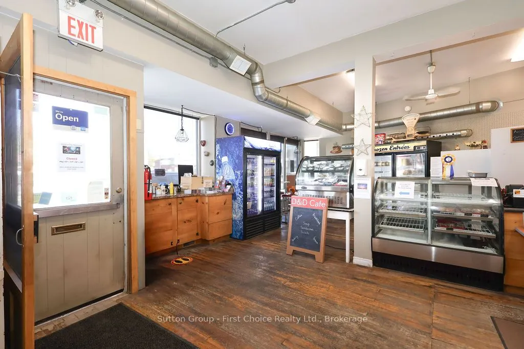 8 Woodstock Street N