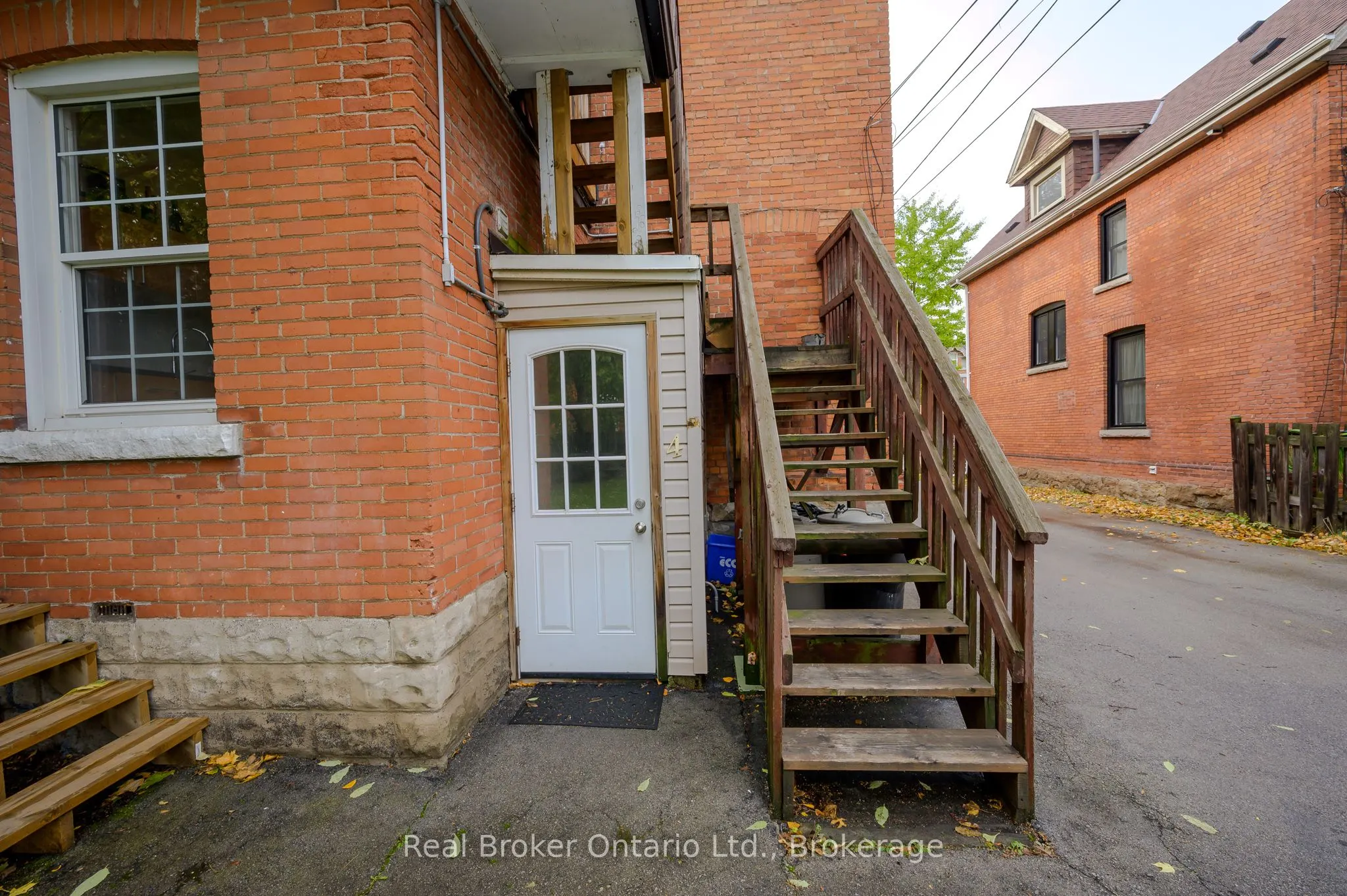 117 Fairleigh Avenue S