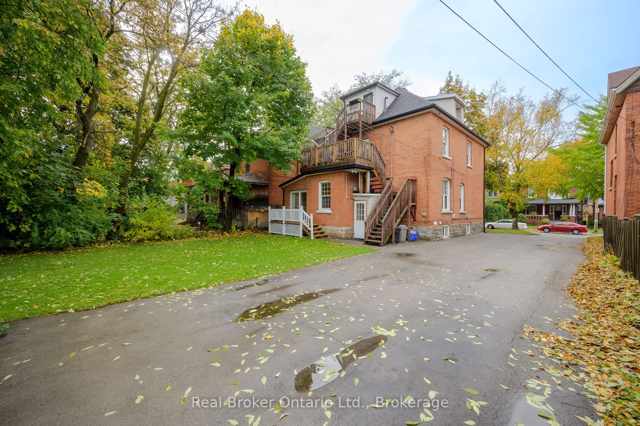117 Fairleigh Avenue S
